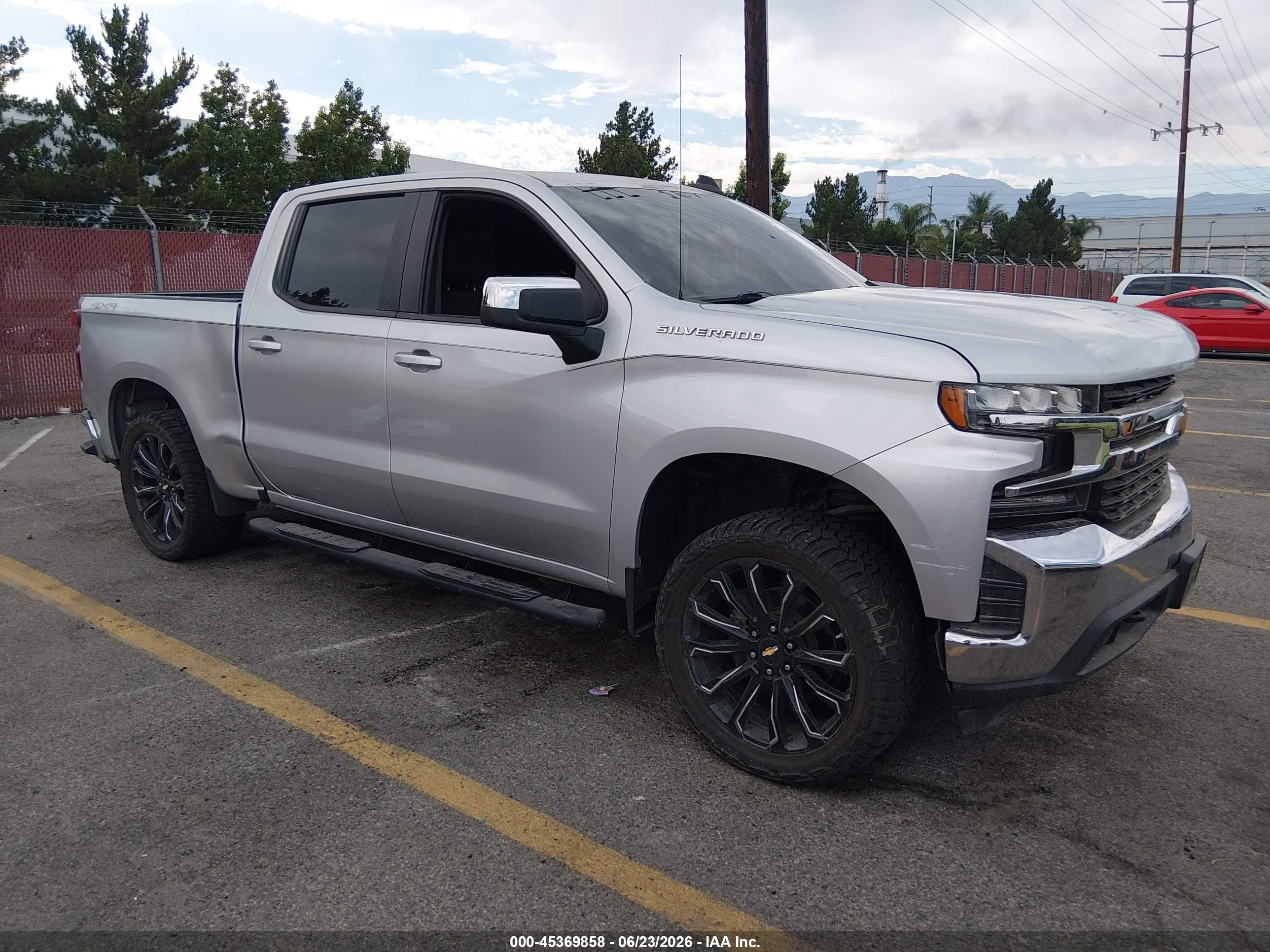 2020 Chevrolet Silverado 1500 VIN 1GCUYDED0LZ226584 — IAAI salvage auction photo