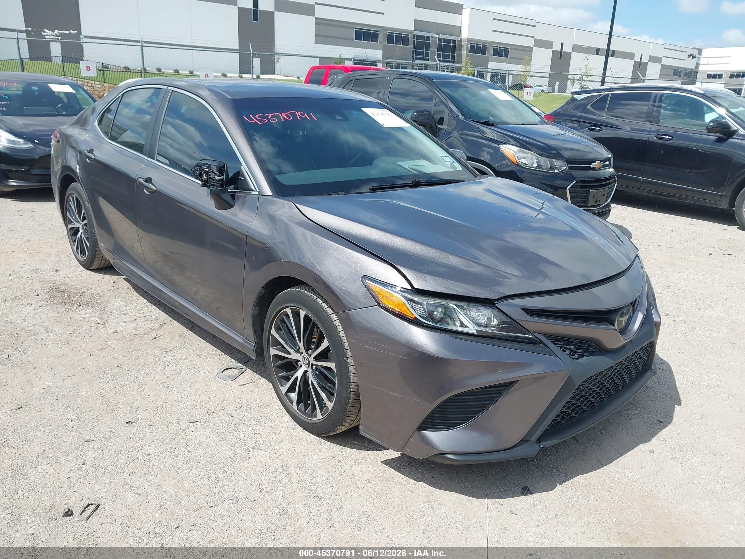 2019 Toyota Camry VIN 4T1B11HK4KU753183 — IAAI salvage auction photo