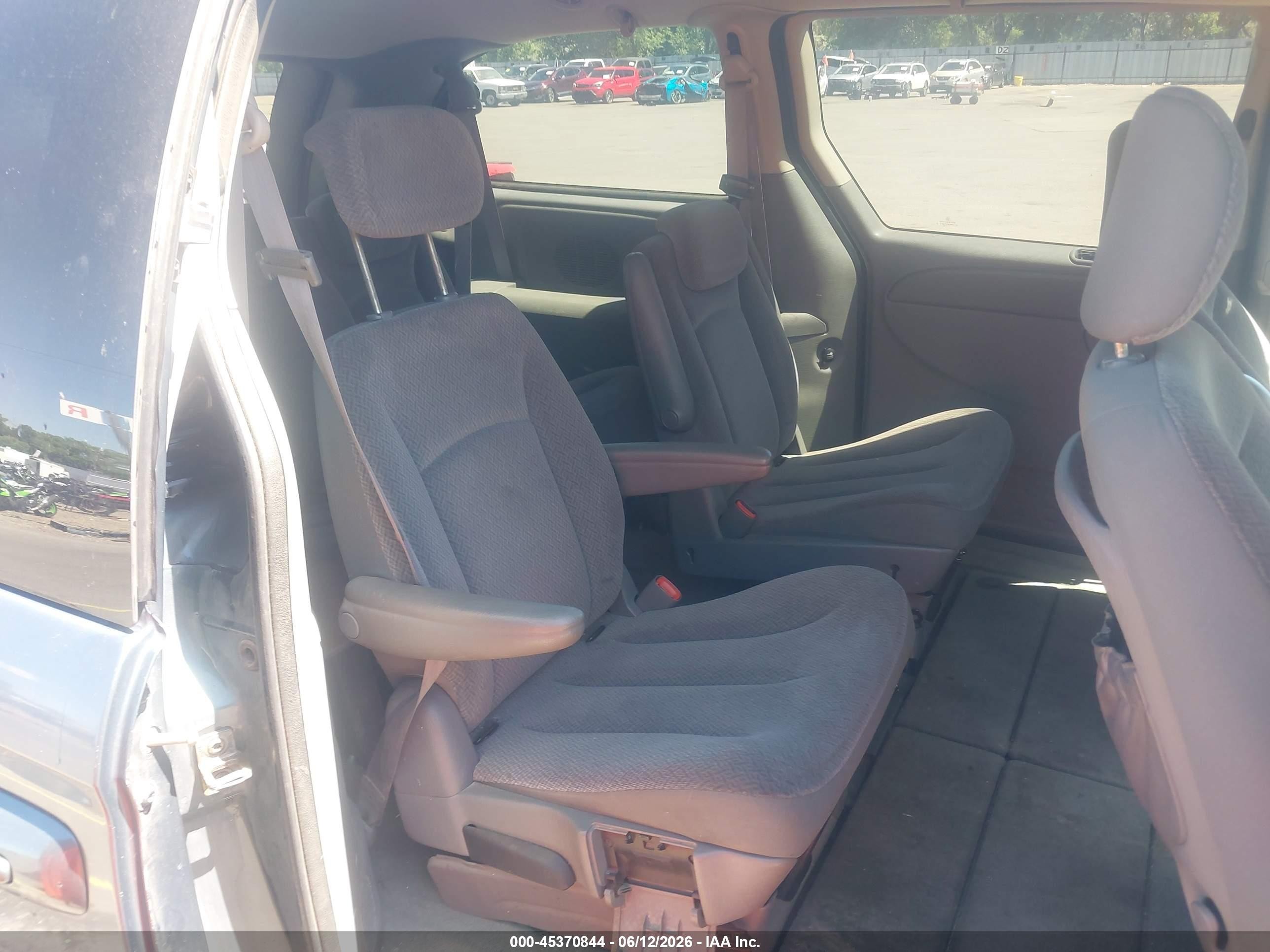 2006 Chrysler Town & Country VIN 2A4GP44R26R659958 IAAI salvage auction — Rear End, Clear (Utah), sold $275 on 2026-07-09 (photo 8)