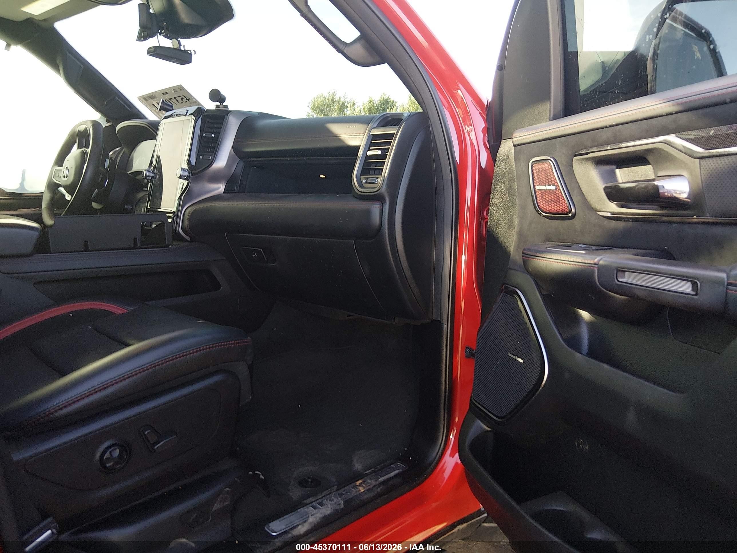2021 Ram 1500 VIN 1C6SRFU96MN685289 IAAI salvage auction — Side, Salvage (Colorado), sold $31,750 on 2026-08-14 (photo 5)