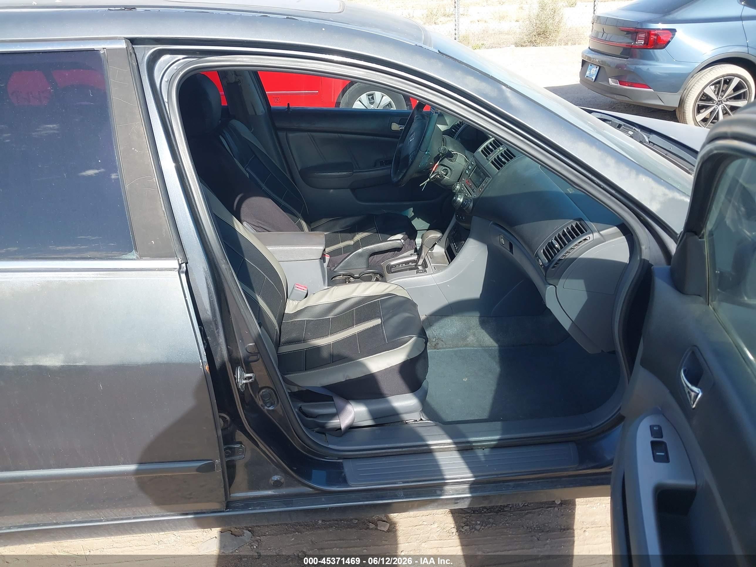 2006 Honda Accord VIN 1HGCM56896A123215 IAAI salvage auction — Normal Wear, Clear-Dealer Only (Arizona), sold $650 on 2026-07-02 (photo 5)