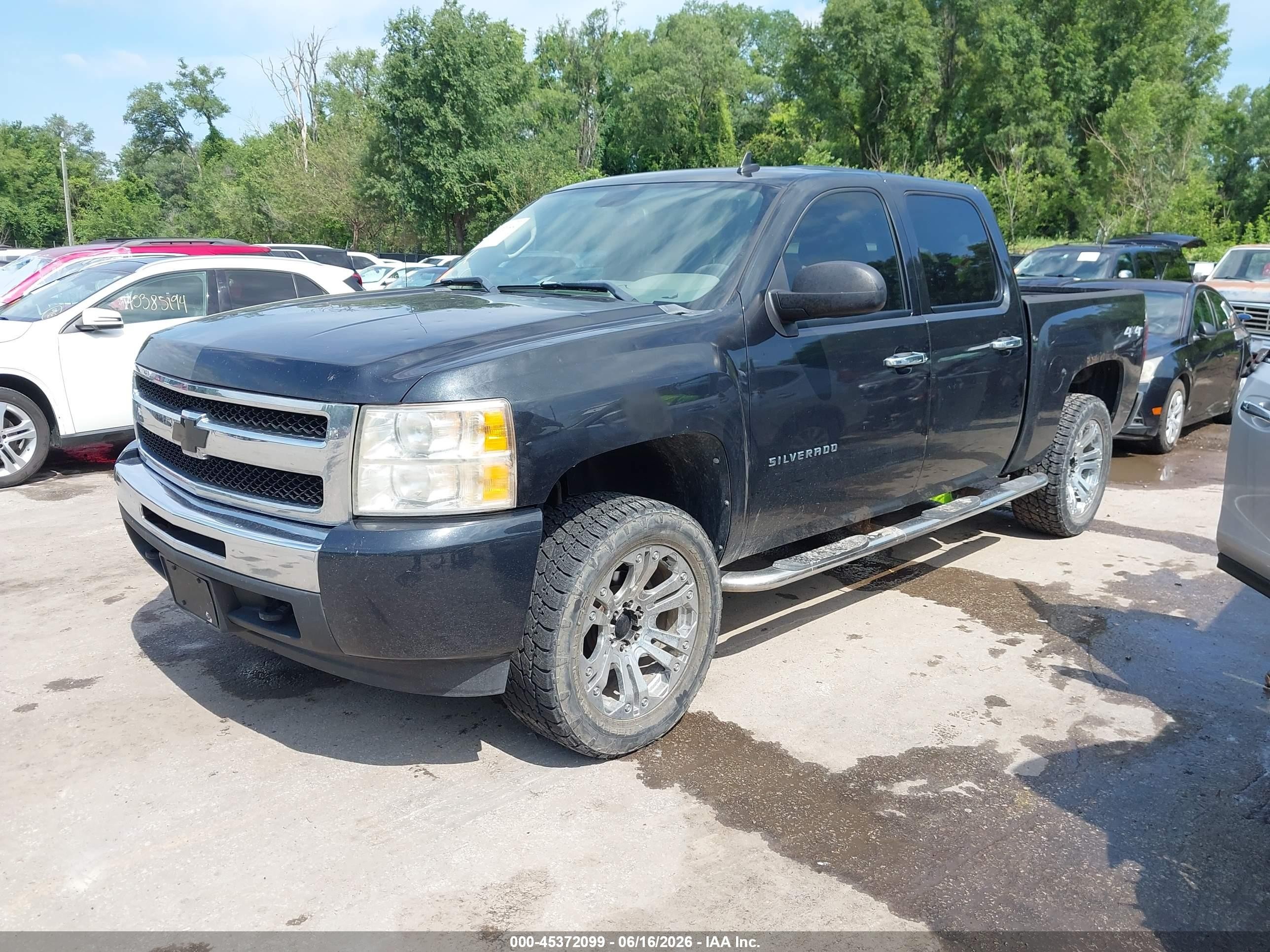 2010 Chevrolet Silverado 1500 VIN 3GCRKREA1AG104923 IAAI salvage auction — Hail, Salvage (Kansas), sold $2,750 on 2026-07-12 (photo 2)