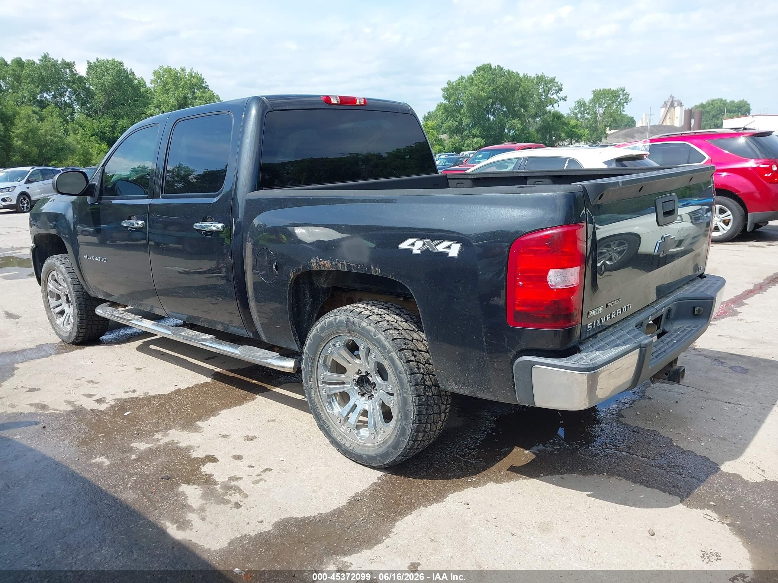 2010 Chevrolet Silverado 1500 VIN 3GCRKREA1AG104923 IAAI salvage auction — Hail, Salvage (Kansas), sold $2,750 on 2026-07-12 (photo 3)