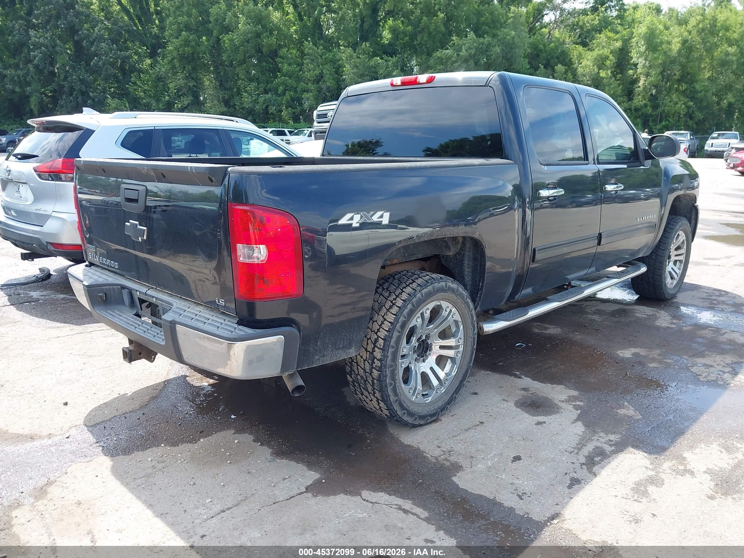 2010 Chevrolet Silverado 1500 VIN 3GCRKREA1AG104923 IAAI salvage auction — Hail, Salvage (Kansas), sold $2,750 on 2026-07-12 (photo 4)