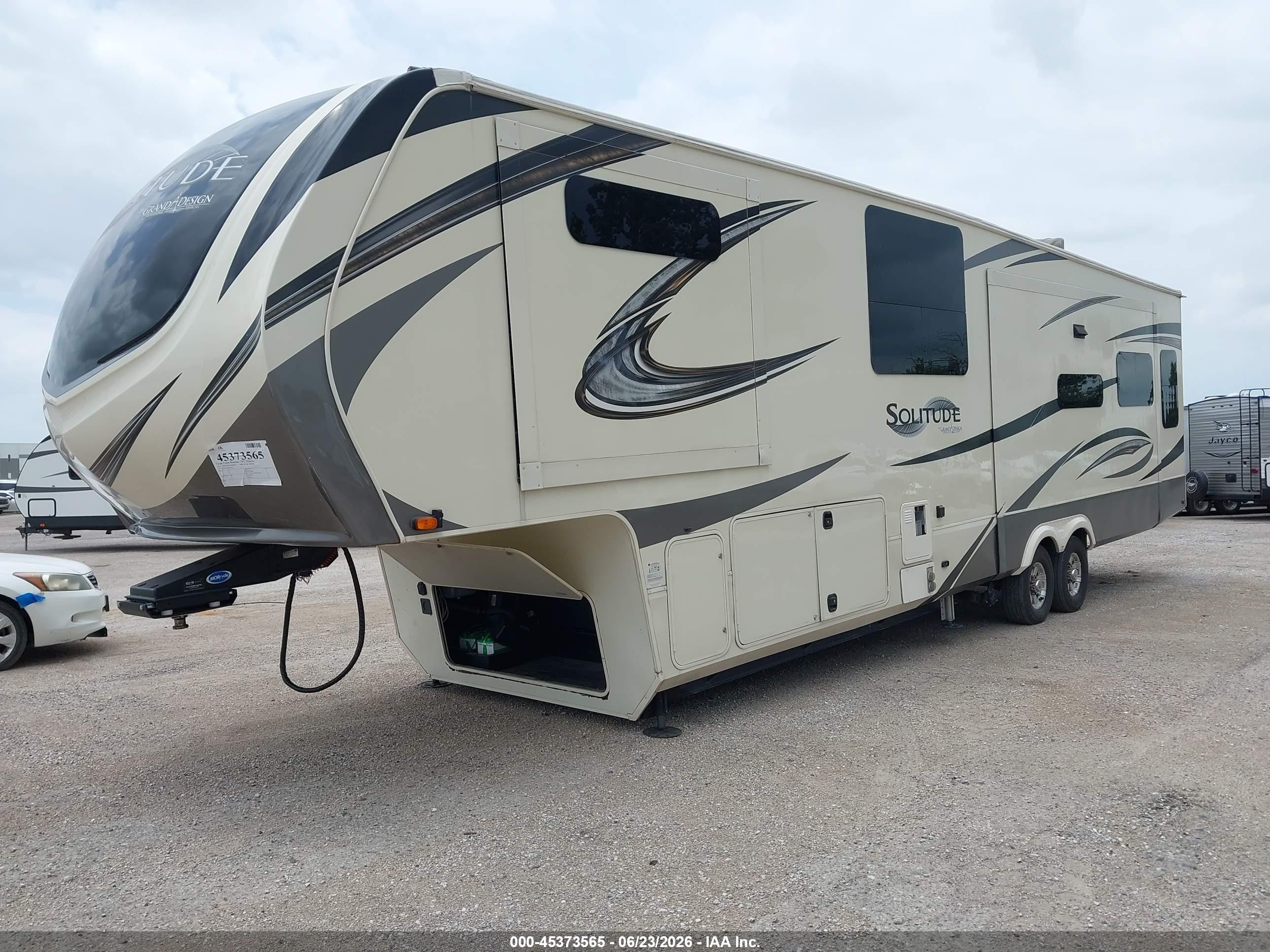 2019 Grand Design Solitude VIN 573FS422XK9903225 IAAI salvage auction — Side, Salvage (Texas), sold $10,900 on 2026-09-22 (photo 2)