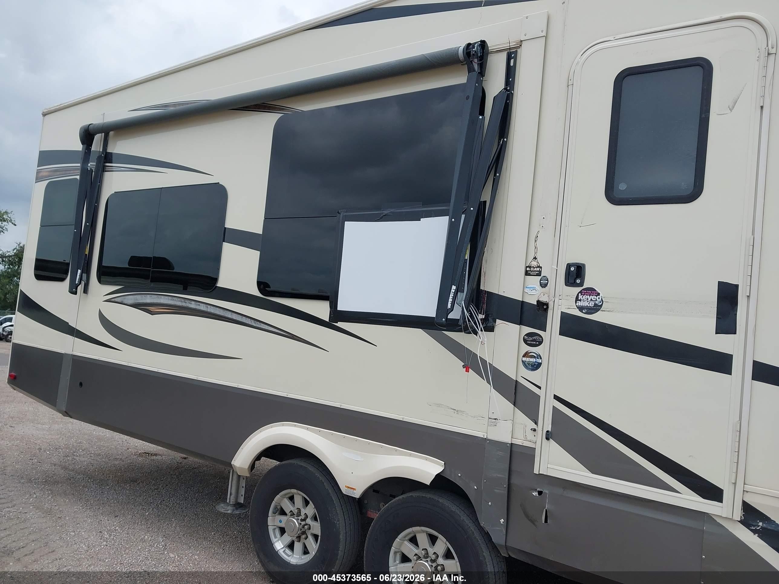 2019 Grand Design Solitude VIN 573FS422XK9903225 IAAI salvage auction — Side, Salvage (Texas), sold $10,900 on 2026-09-22 (photo 6)