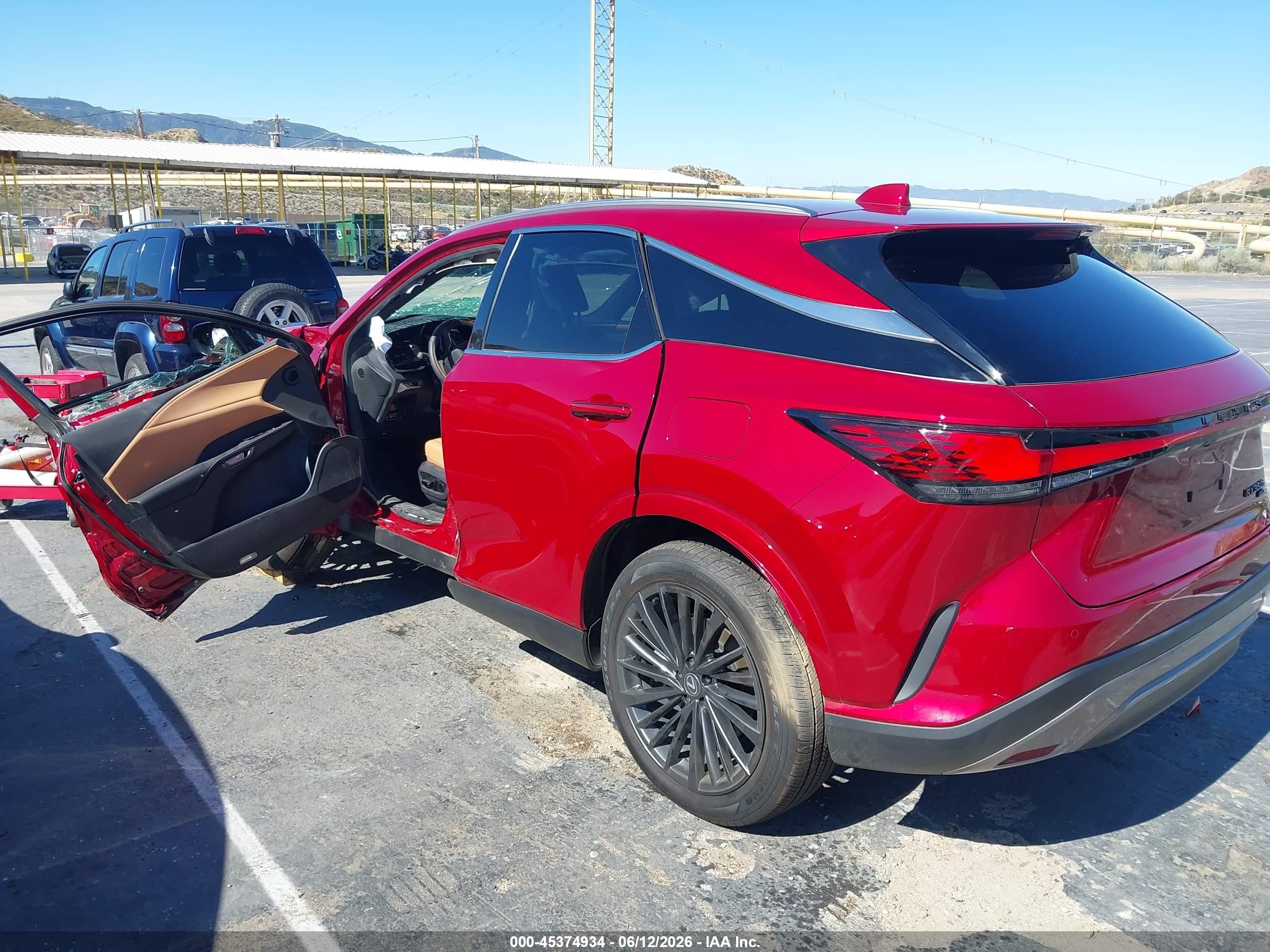 2025 Lexus Rx VIN 2T2BBMCA2SC102807 IAAI salvage auction — Side, Salvage (California), sold $13,200 on 2026-08-17 (photo 3)