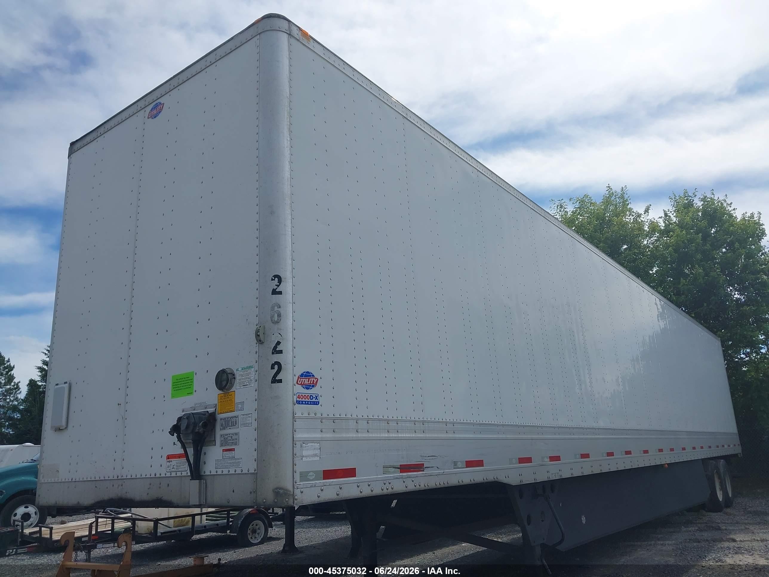 2020 Utility Trailer Mfg Dry Van VIN 1UYVS2539L7172622 IAAI salvage auction — Side, Mv-907A (New York), sold $10,400 on 2026-09-09 (photo 2)