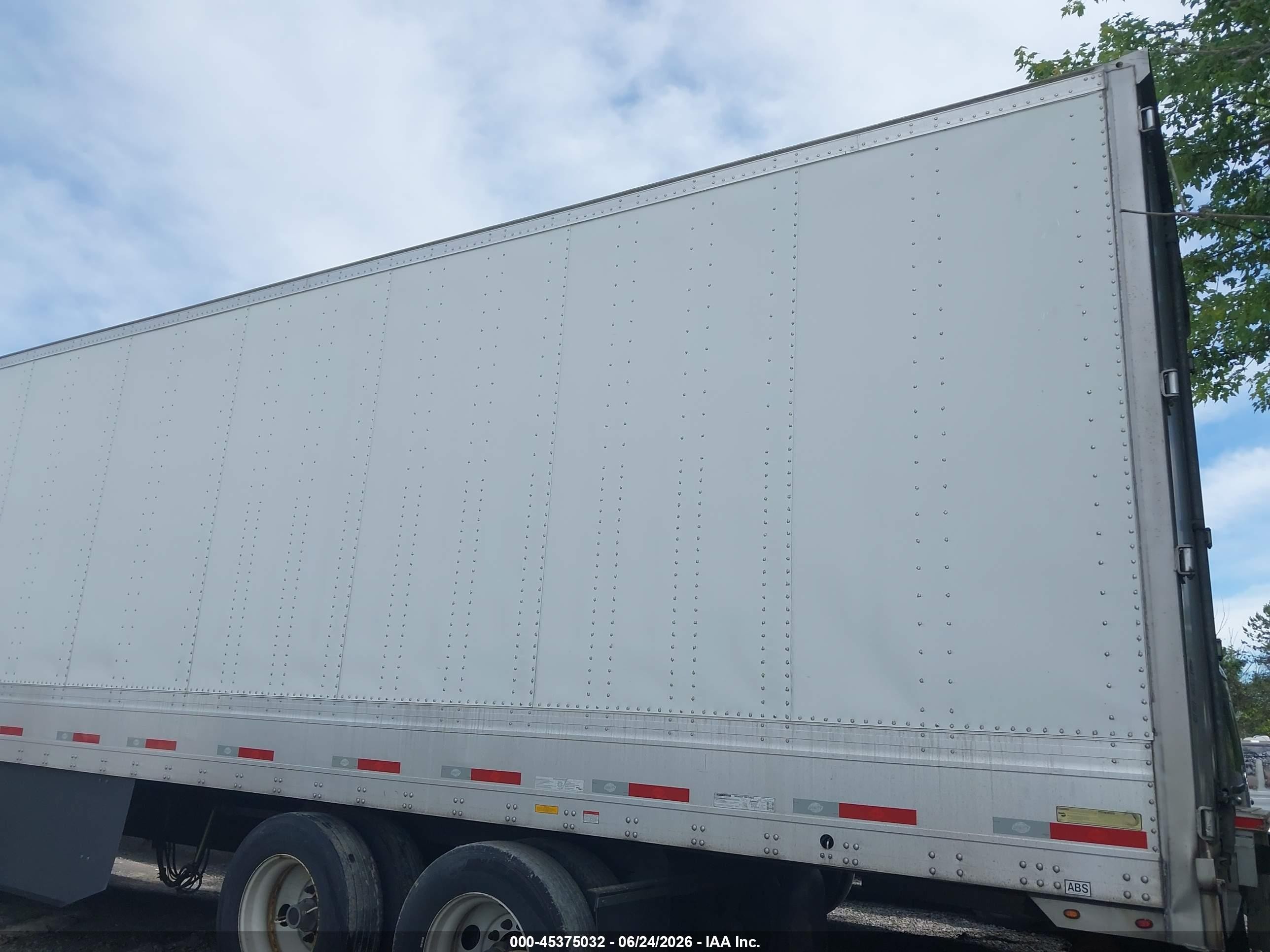 2020 Utility Trailer Mfg Dry Van VIN 1UYVS2539L7172622 IAAI salvage auction — Side, Mv-907A (New York), sold $10,400 on 2026-09-09 (photo 3)