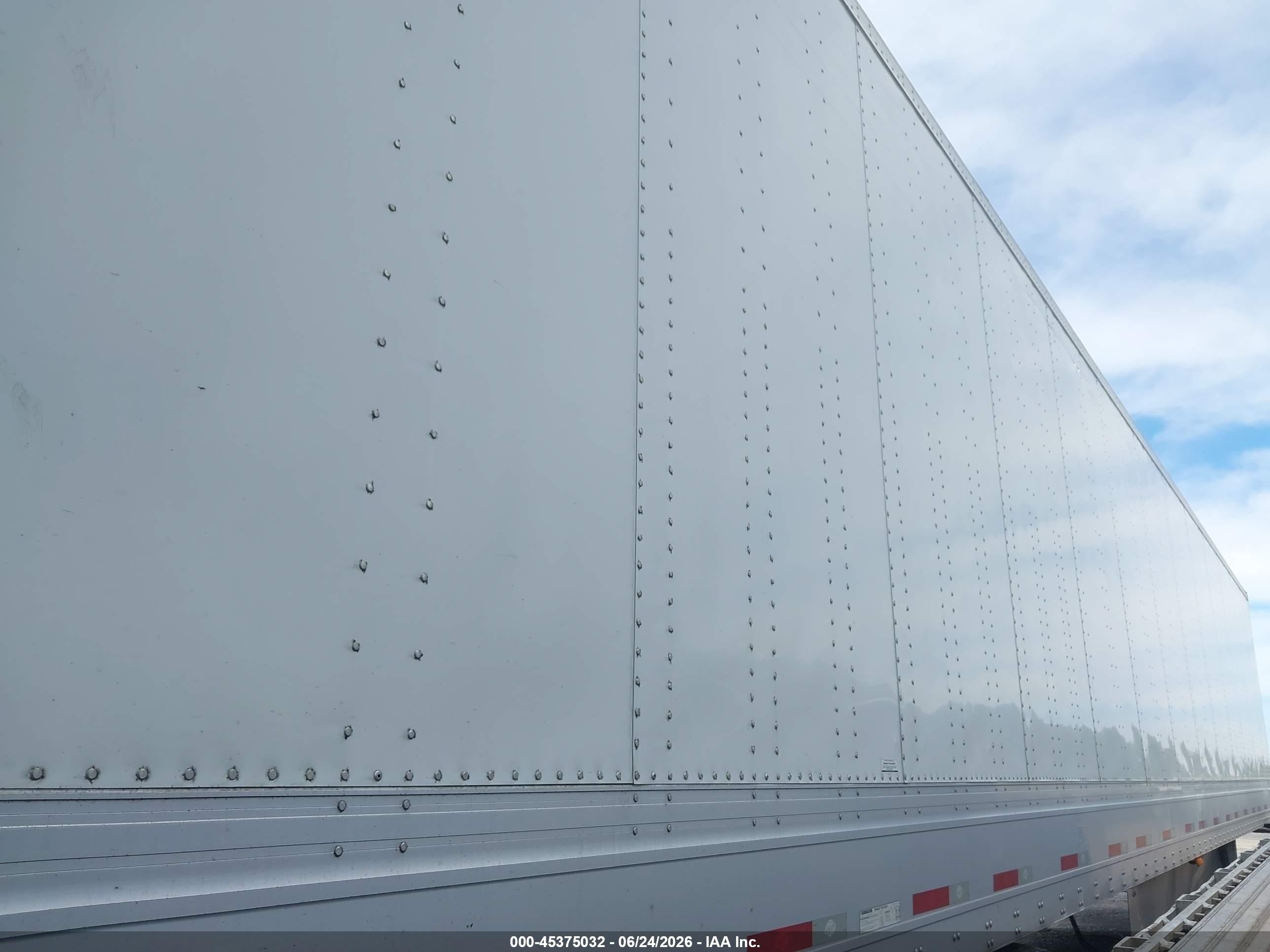 2020 Utility Trailer Mfg Dry Van VIN 1UYVS2539L7172622 IAAI salvage auction — Side, Mv-907A (New York), sold $10,400 on 2026-09-09 (photo 5)