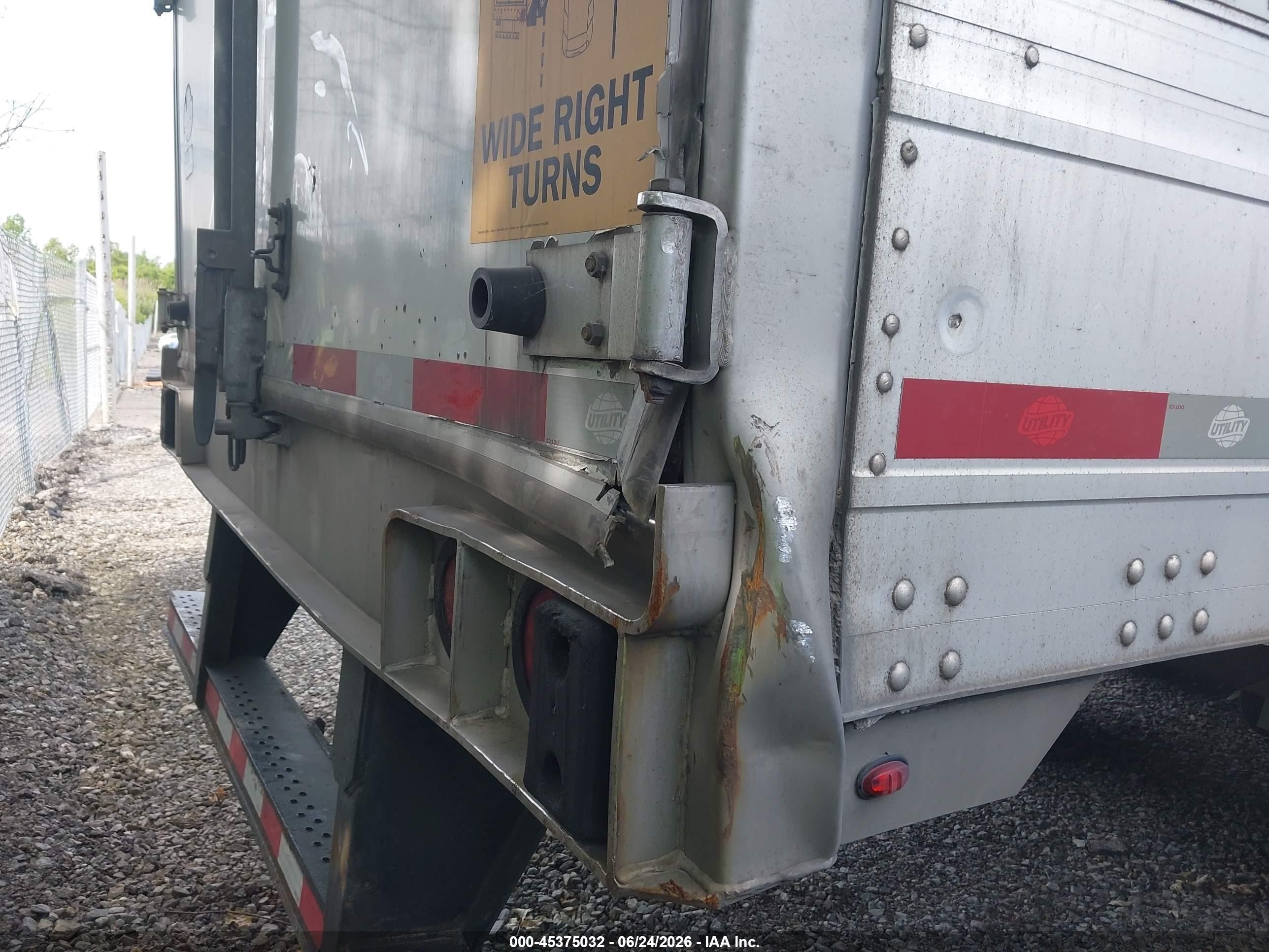 2020 Utility Trailer Mfg Dry Van VIN 1UYVS2539L7172622 IAAI salvage auction — Side, Mv-907A (New York), sold $10,400 on 2026-09-09 (photo 6)