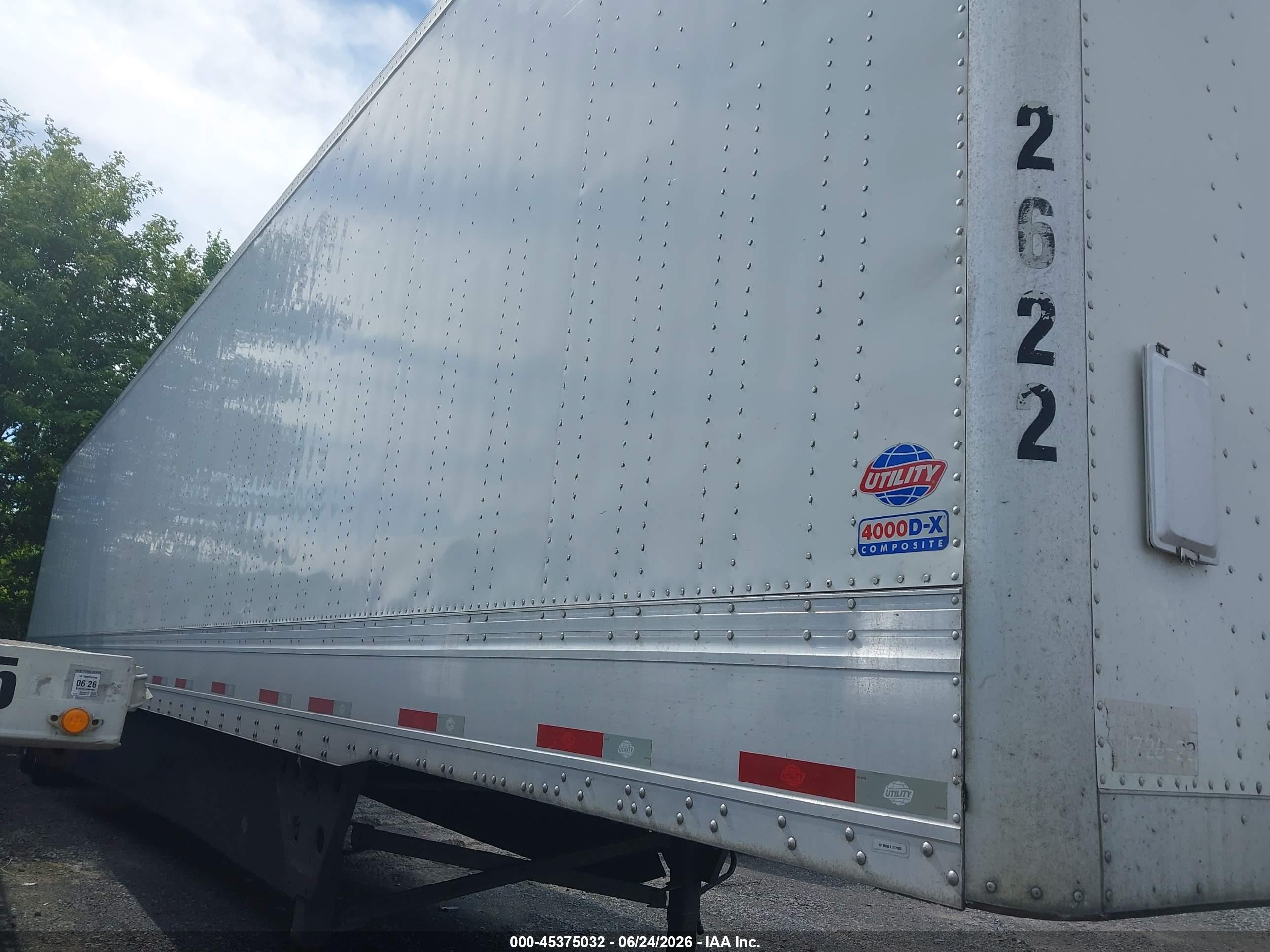 2020 Utility Trailer Mfg Dry Van VIN 1UYVS2539L7172622 IAAI salvage auction — Side, Mv-907A (New York), sold $10,400 on 2026-09-09 (photo 8)