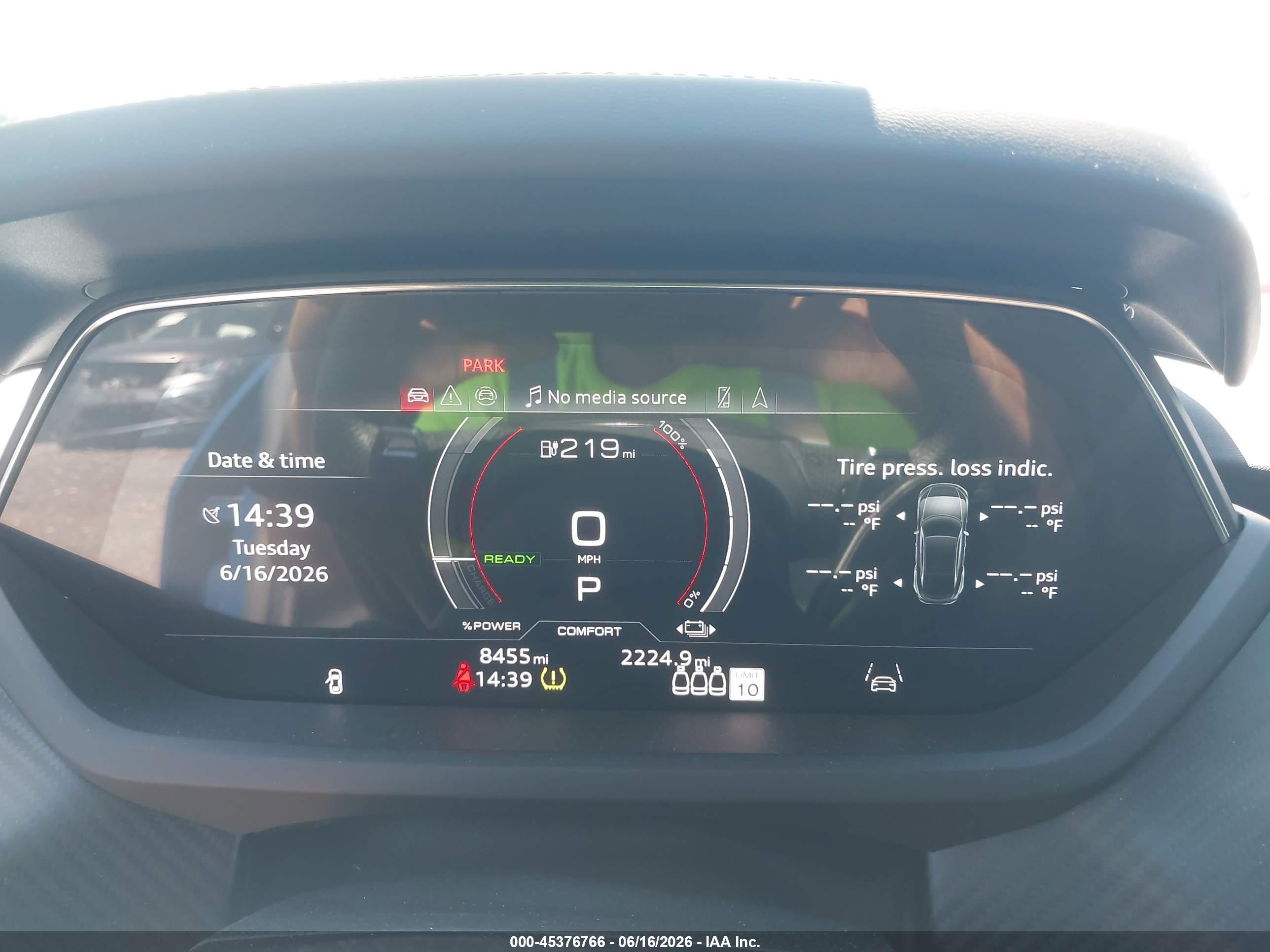 2024 Audi Rs e-tron gt VIN WAUBHBFW1R7901551 IAAI salvage auction — Side, Salvage (Idaho), sold $36,000 on 2026-08-14 (photo 7)