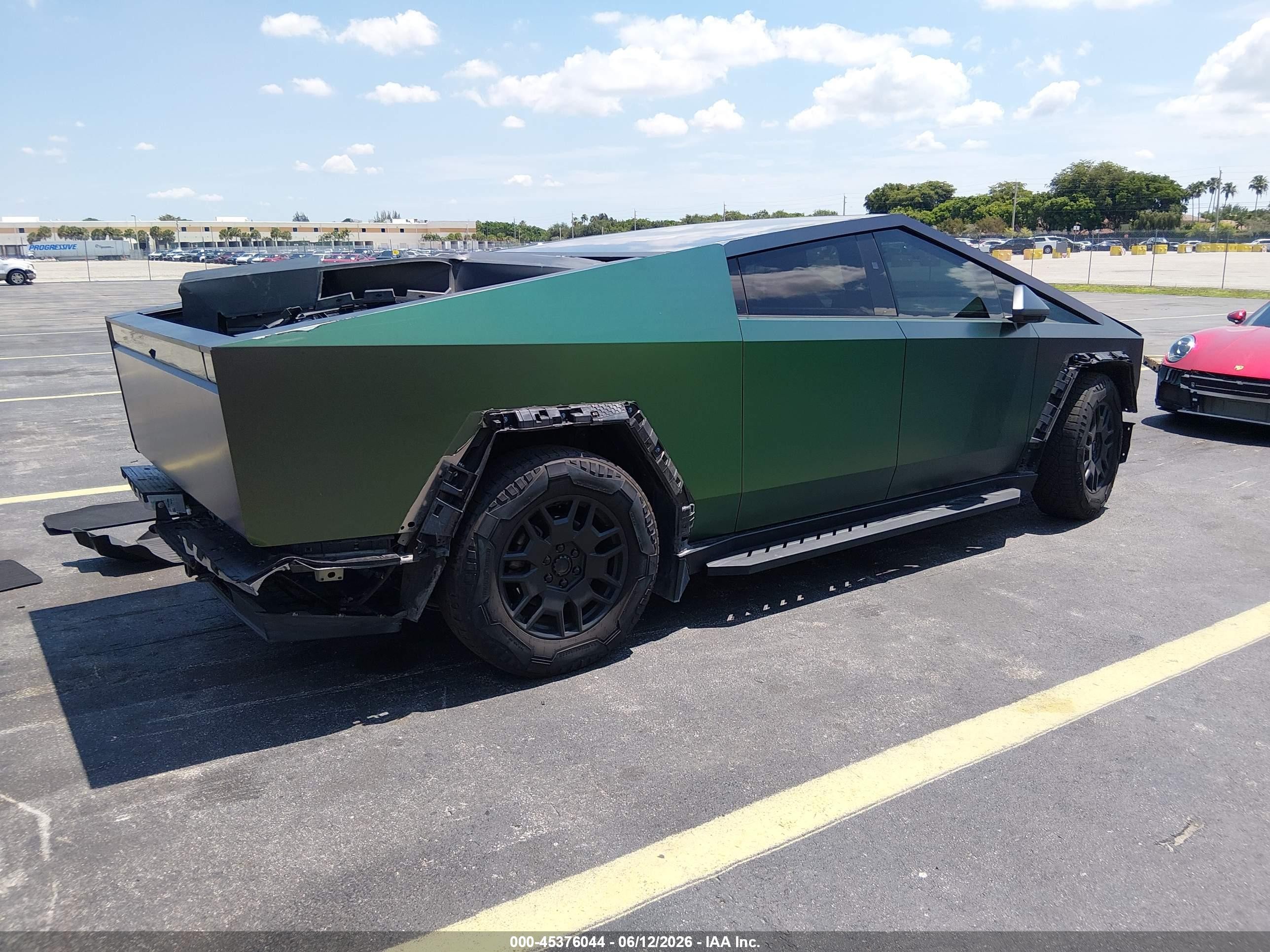 2024 Tesla Cybertruck VIN 7G2CEHED4RA012962 IAAI salvage auction — Rear End, Rebuildable (Florida), sold $30,750 on 2026-08-13 (photo 4)