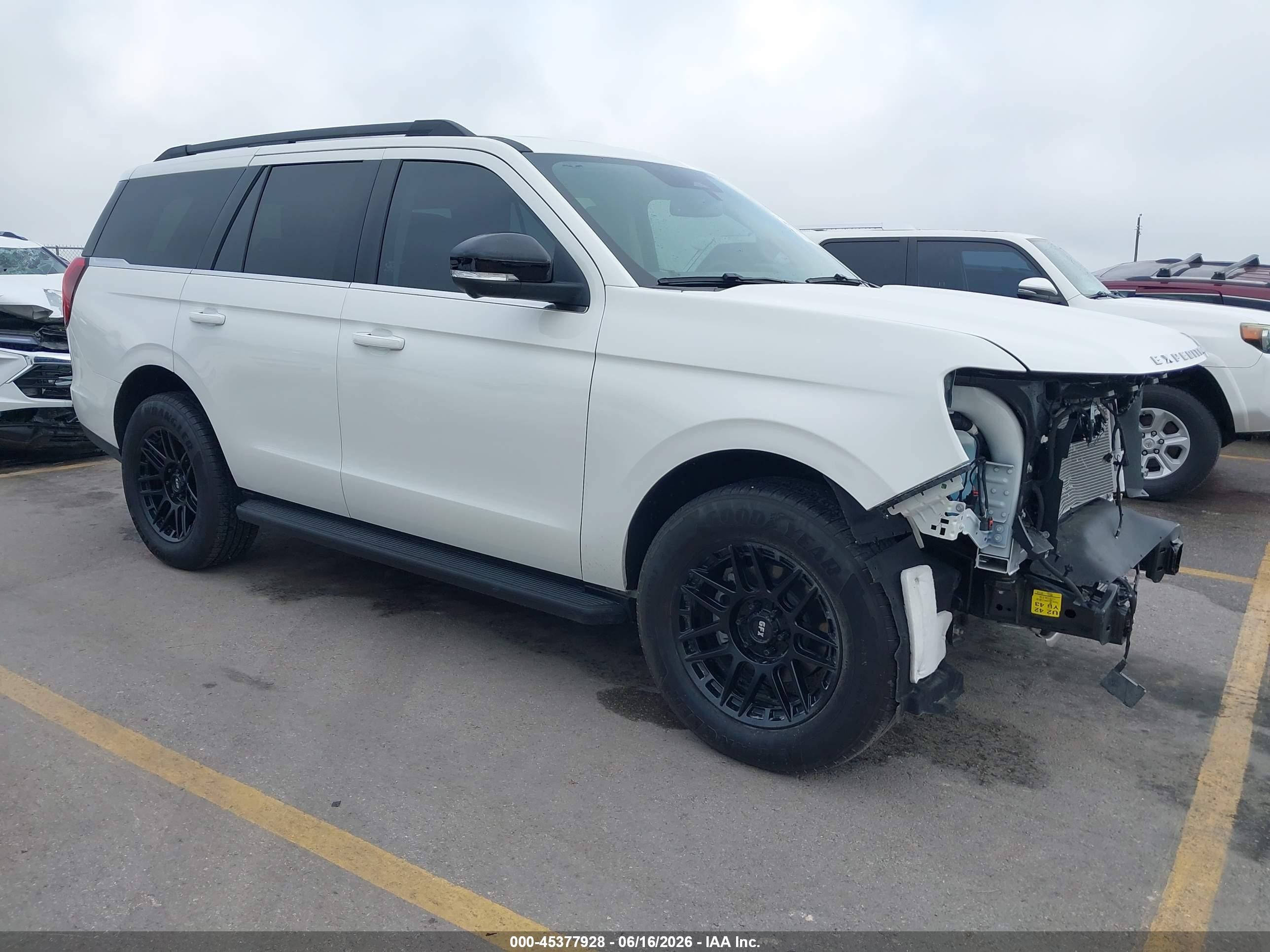 2026 Ford Expedition VIN 1FMJU1H88TEA06432 — IAAI salvage auction photo