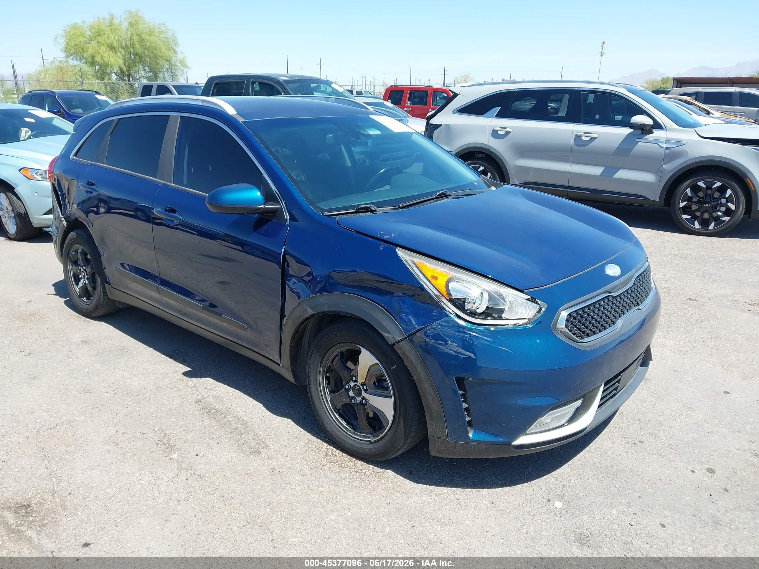 2017 Kia Niro VIN KNDCB3LC7H5104191 IAAI salvage auction — Side, Salvage (Arizona), sold $2,250 on 2026-06-25 (photo 1)