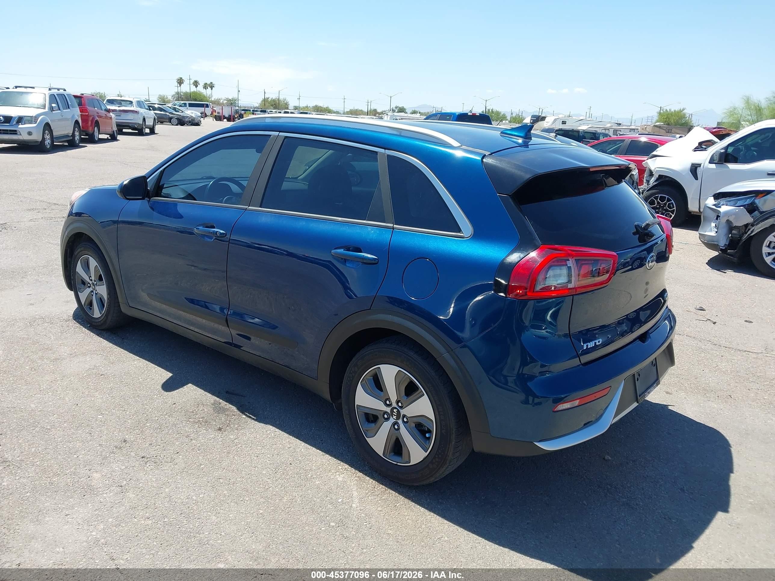 2017 Kia Niro VIN KNDCB3LC7H5104191 IAAI salvage auction — Side, Salvage (Arizona), sold $2,250 on 2026-06-25 (photo 3)