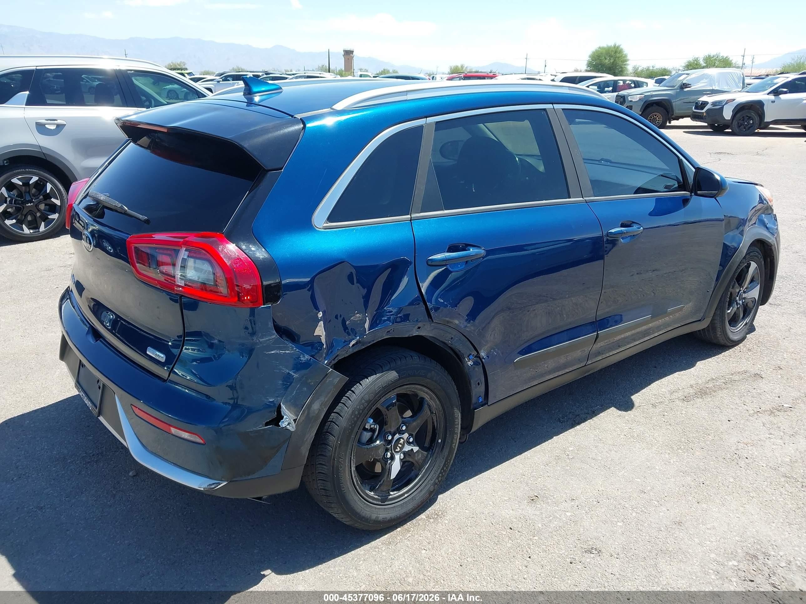 2017 Kia Niro VIN KNDCB3LC7H5104191 IAAI salvage auction — Side, Salvage (Arizona), sold $2,250 on 2026-06-25 (photo 4)