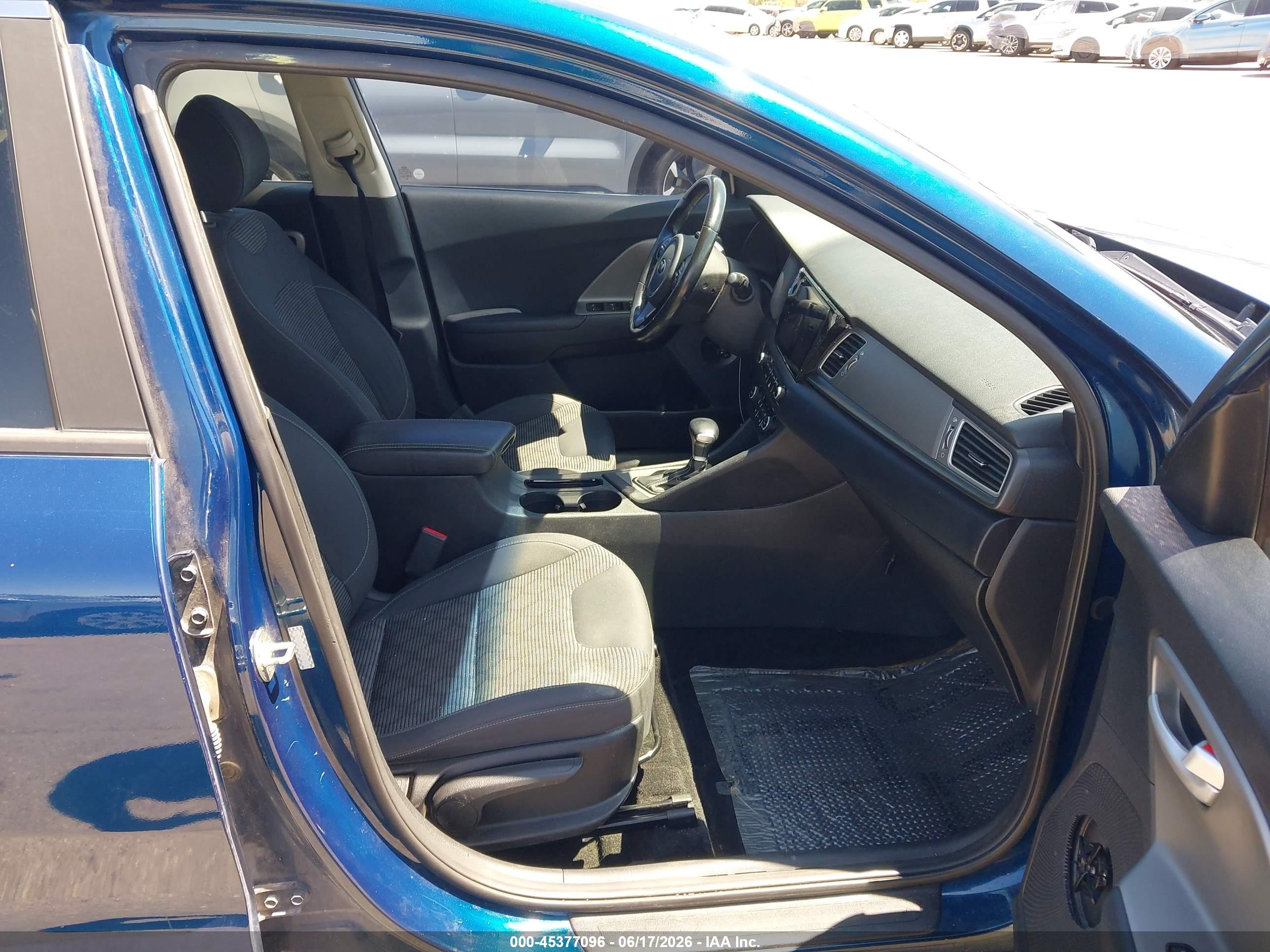 2017 Kia Niro VIN KNDCB3LC7H5104191 IAAI salvage auction — Side, Salvage (Arizona), sold $2,250 on 2026-06-25 (photo 5)