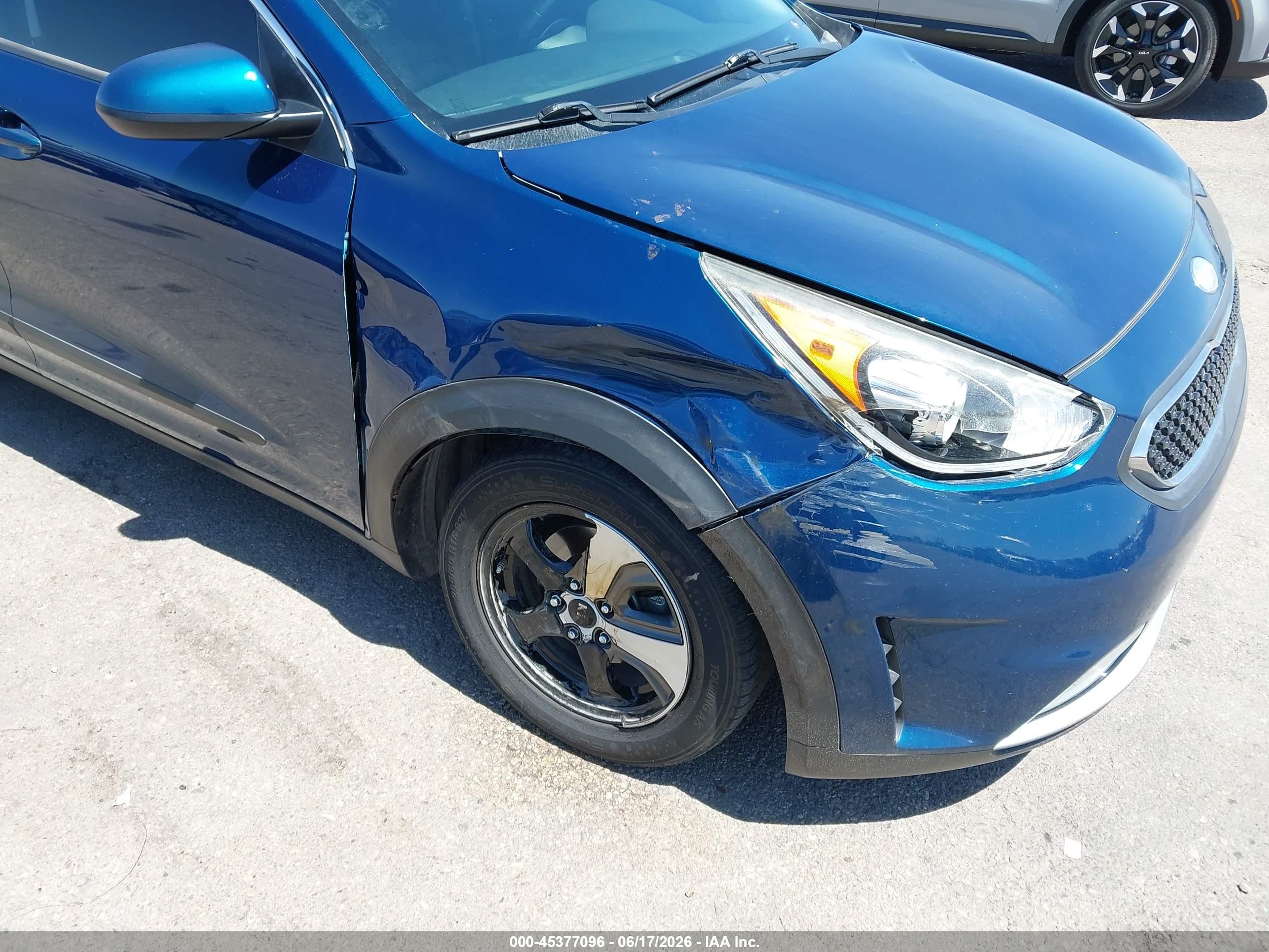2017 Kia Niro VIN KNDCB3LC7H5104191 IAAI salvage auction — Side, Salvage (Arizona), sold $2,250 on 2026-06-25 (photo 6)