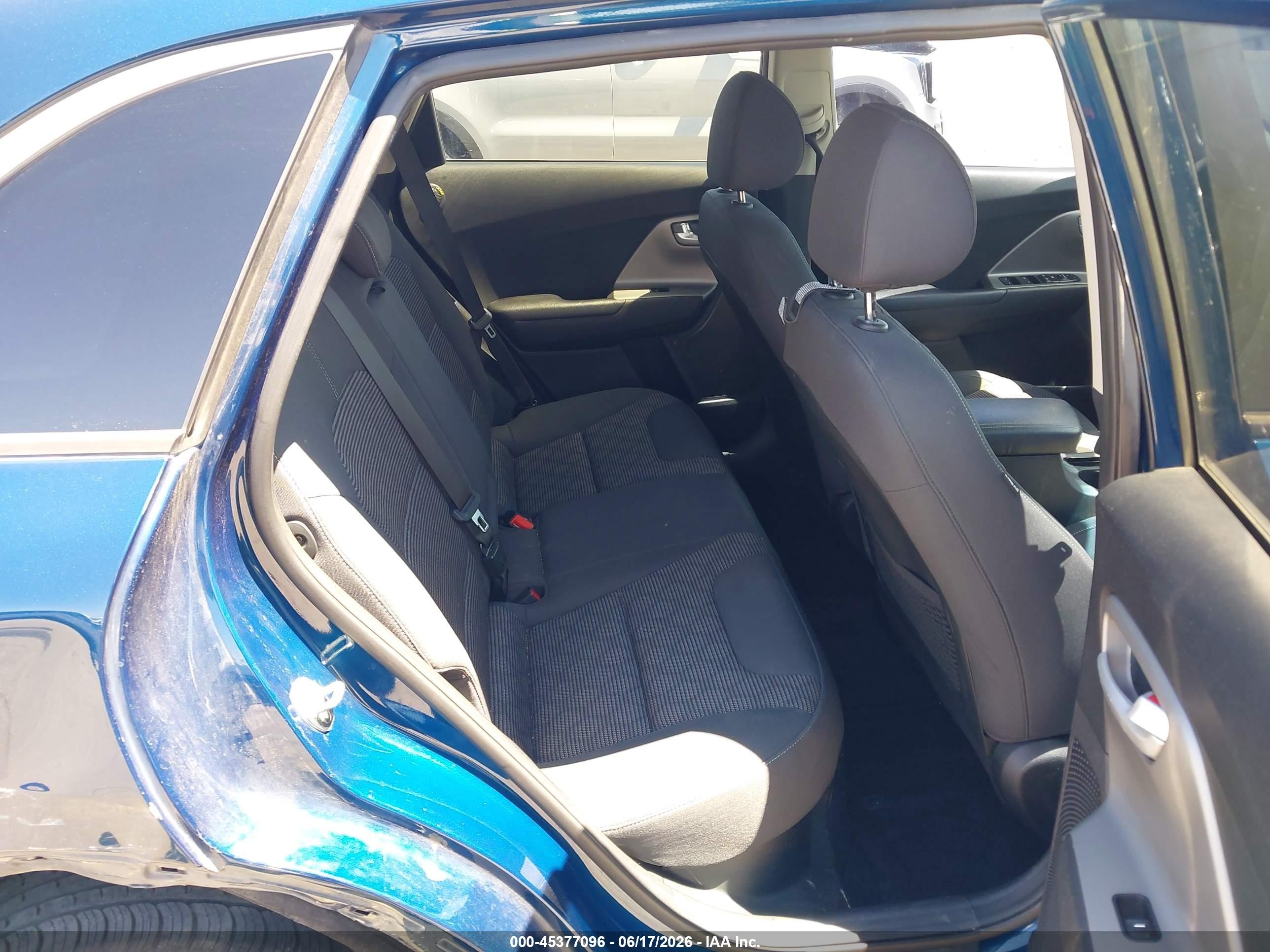 2017 Kia Niro VIN KNDCB3LC7H5104191 IAAI salvage auction — Side, Salvage (Arizona), sold $2,250 on 2026-06-25 (photo 8)