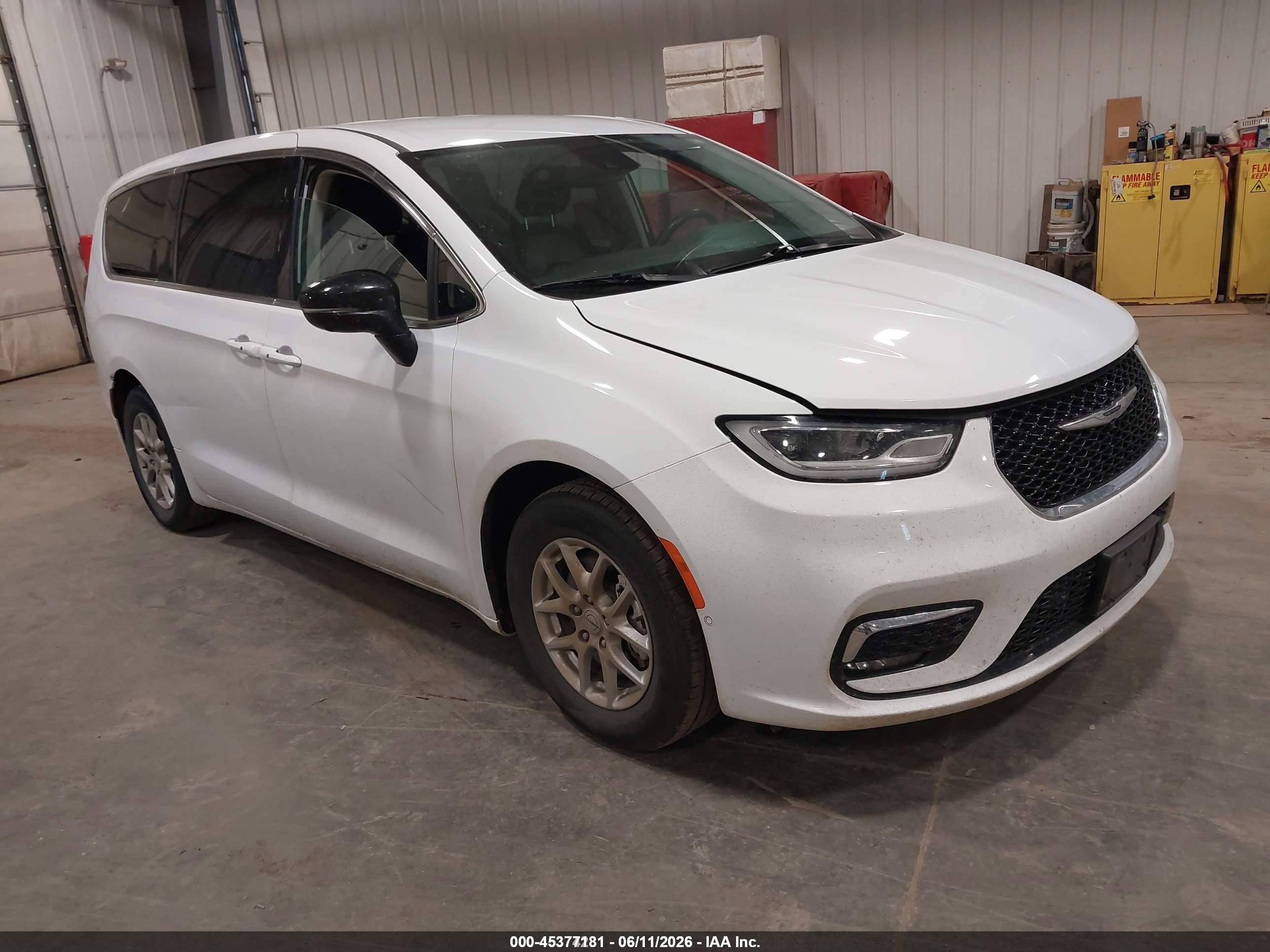 2024 Chrysler Pacifica VIN 2C4RC1BG6RR112710 — IAAI salvage auction photo