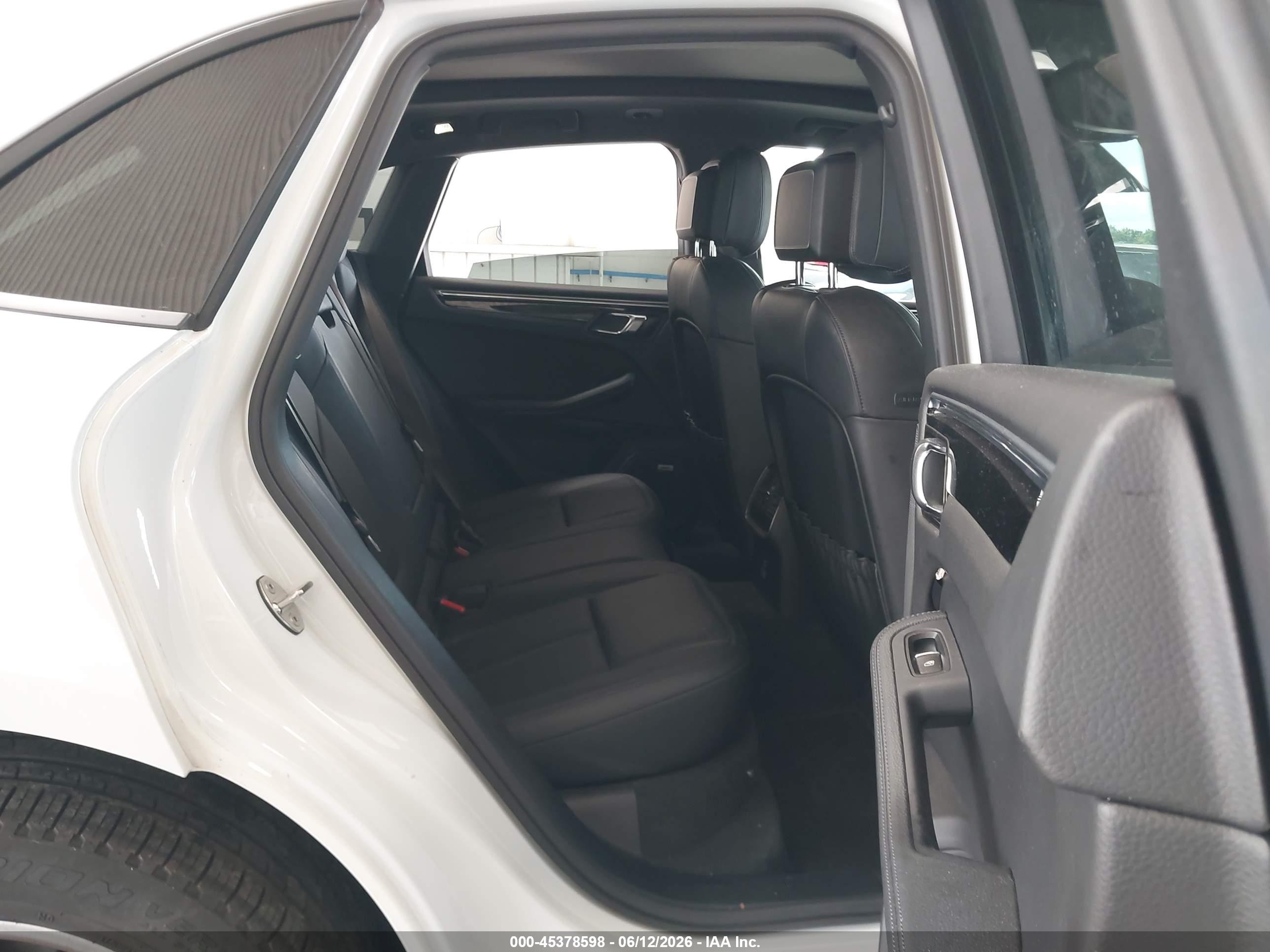 2021 Porsche Macan VIN WP1AA2A51MLB06290 IAAI salvage auction — Side, Rebuildable (Florida), sold $13,250 on 2026-07-01 (photo 8)