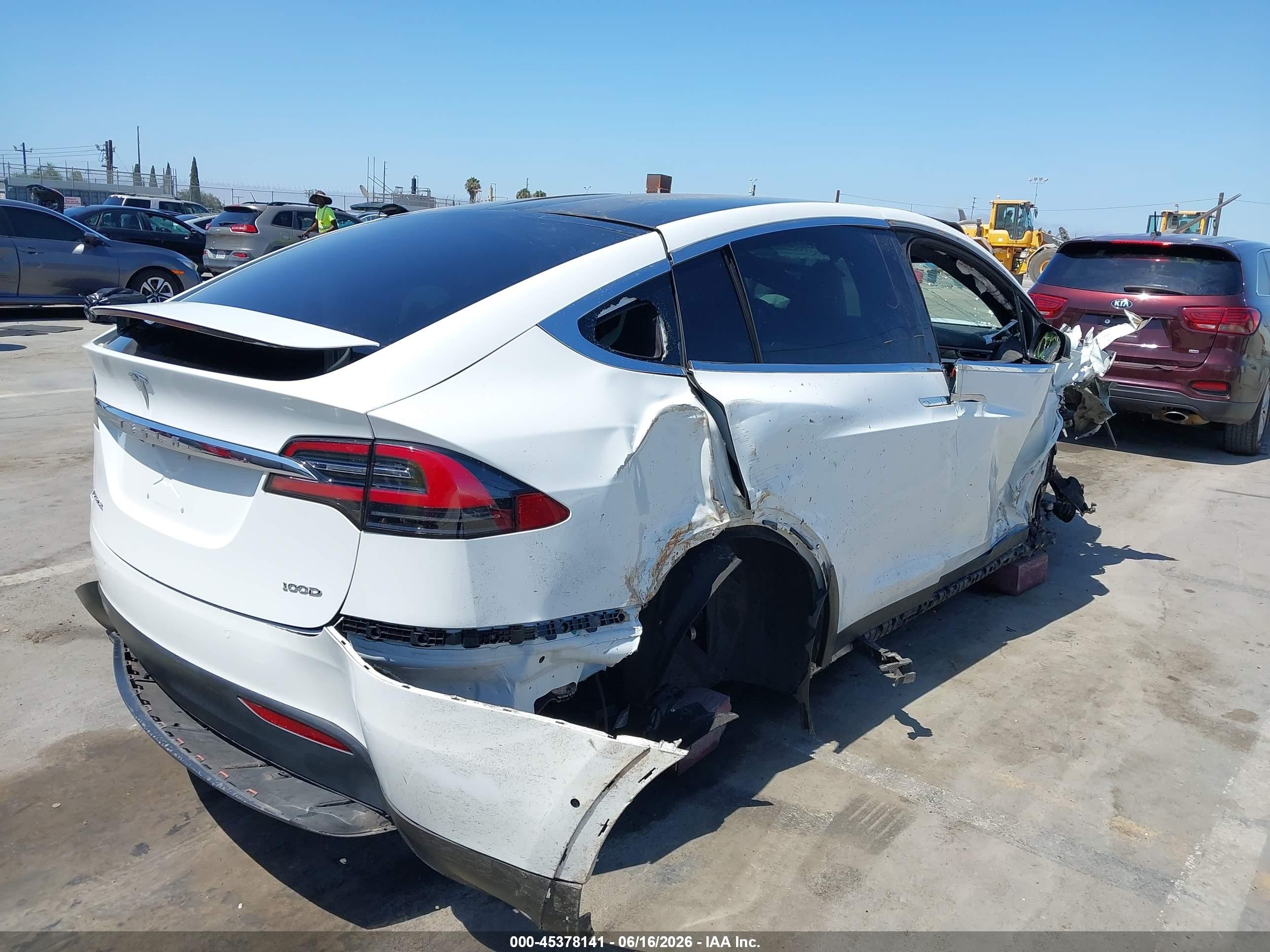 2018 Tesla Model x VIN 5YJXCBE2XJF091535 IAAI salvage auction — Front & Rear, Salvage (Idaho), sold $2,750 on 2026-09-02 (photo 4)