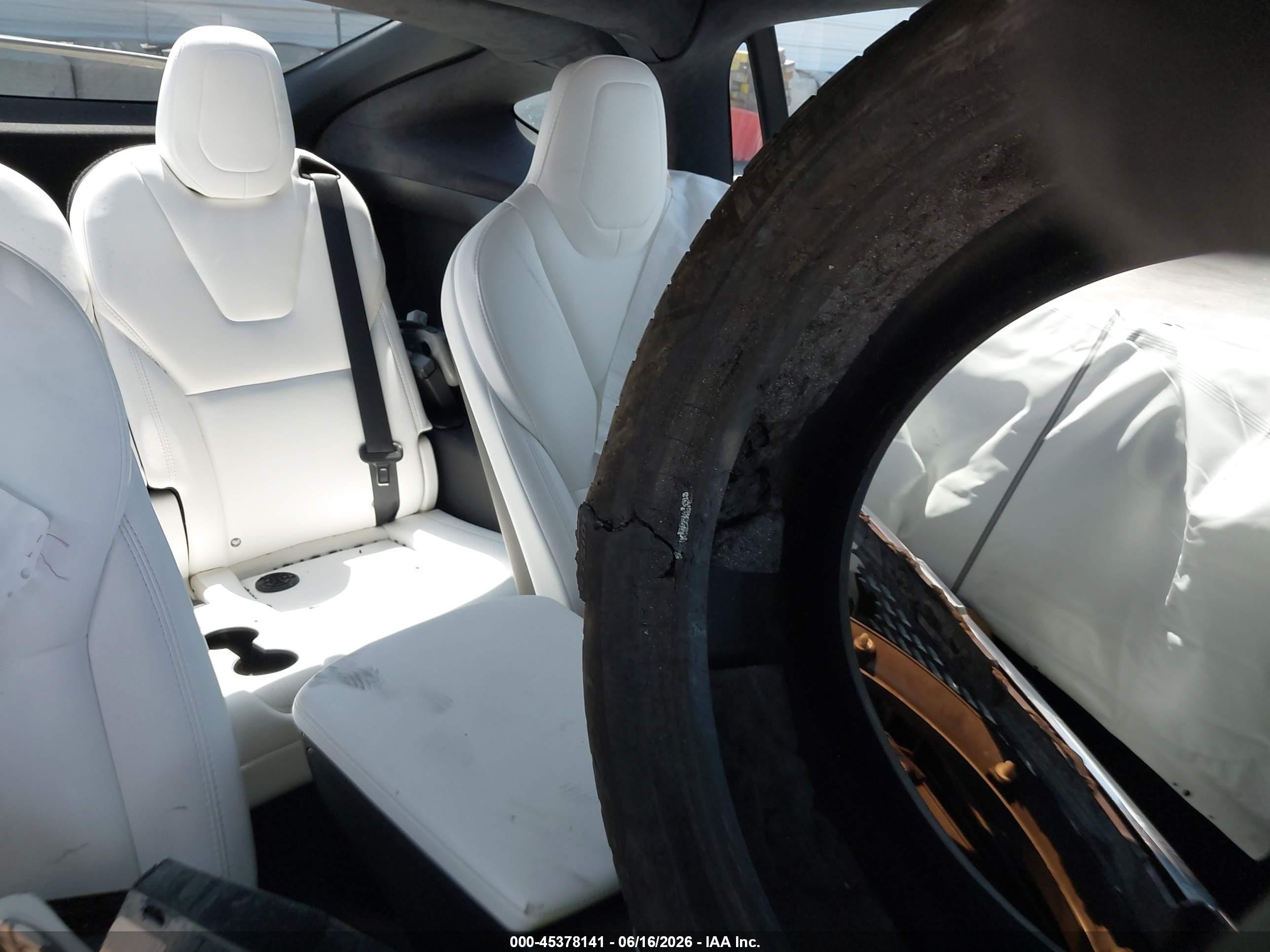 2018 Tesla Model x VIN 5YJXCBE2XJF091535 IAAI salvage auction — Front & Rear, Salvage (Idaho), sold $2,750 on 2026-09-02 (photo 8)