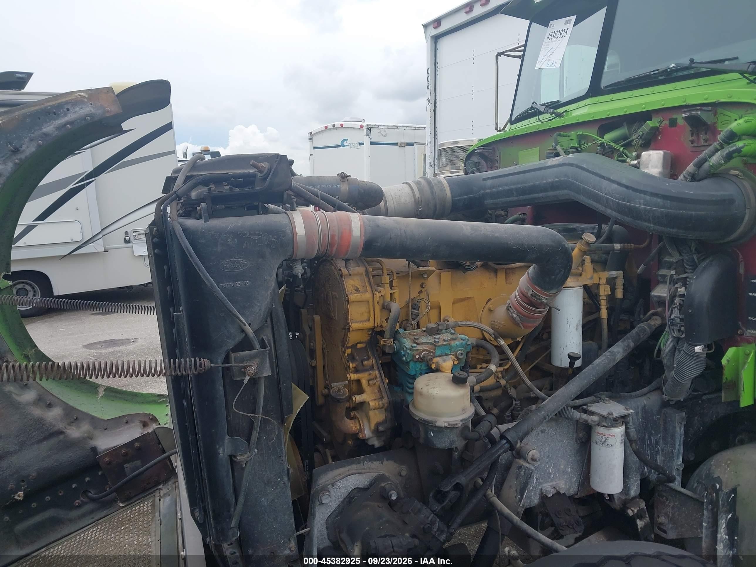 2004 Peterbilt 378 VIN 1XPFDB9X54N824366 IAAI salvage auction — All Over, Rebuildable (Florida), sold $12,500 on 2026-10-10 (photo 9)