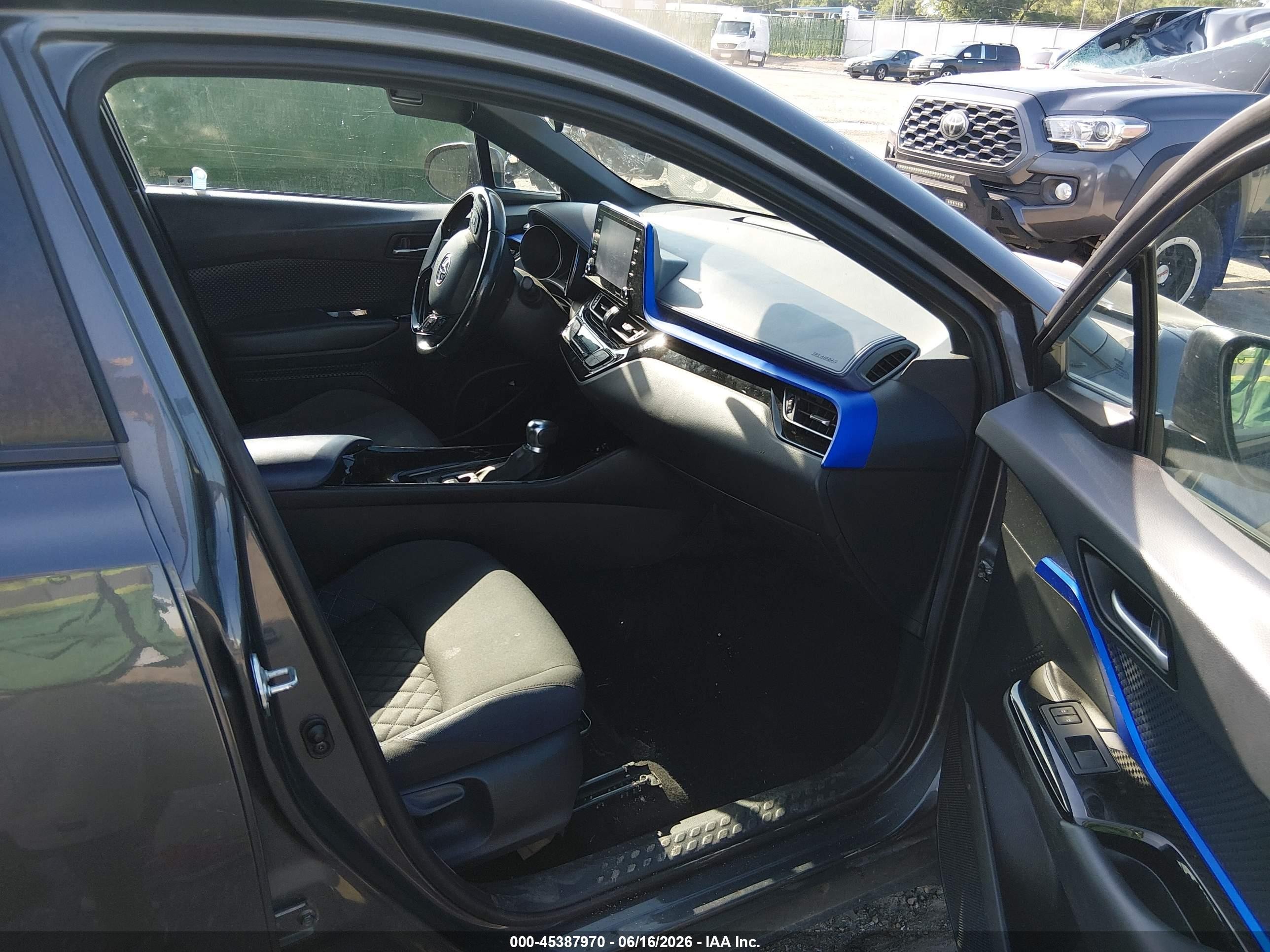 2021 Toyota C-HR VIN NMTKHMBX4MR123157 IAAI salvage auction — Side, Salvage (Kansas), sold $7,000 on 2026-09-10 (photo 5)