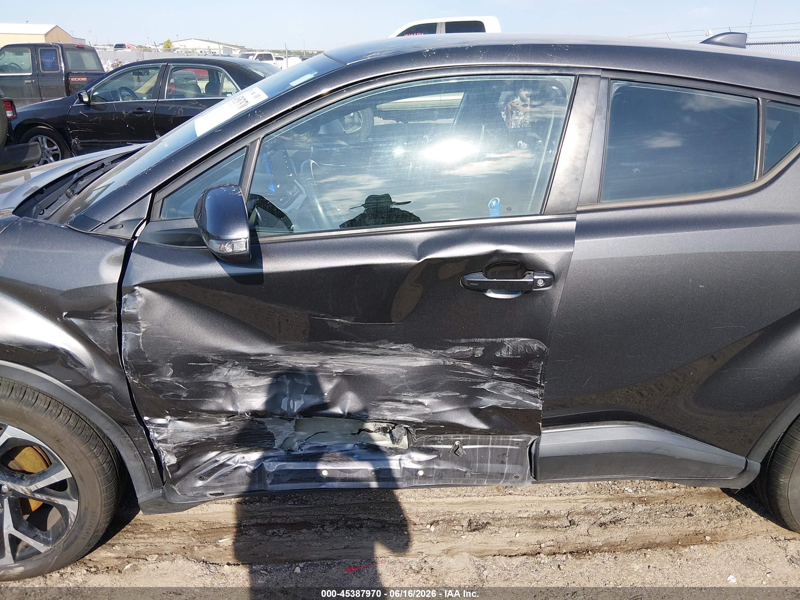 2021 Toyota C-HR VIN NMTKHMBX4MR123157 IAAI salvage auction — Side, Salvage (Kansas), sold $7,000 on 2026-09-10 (photo 6)