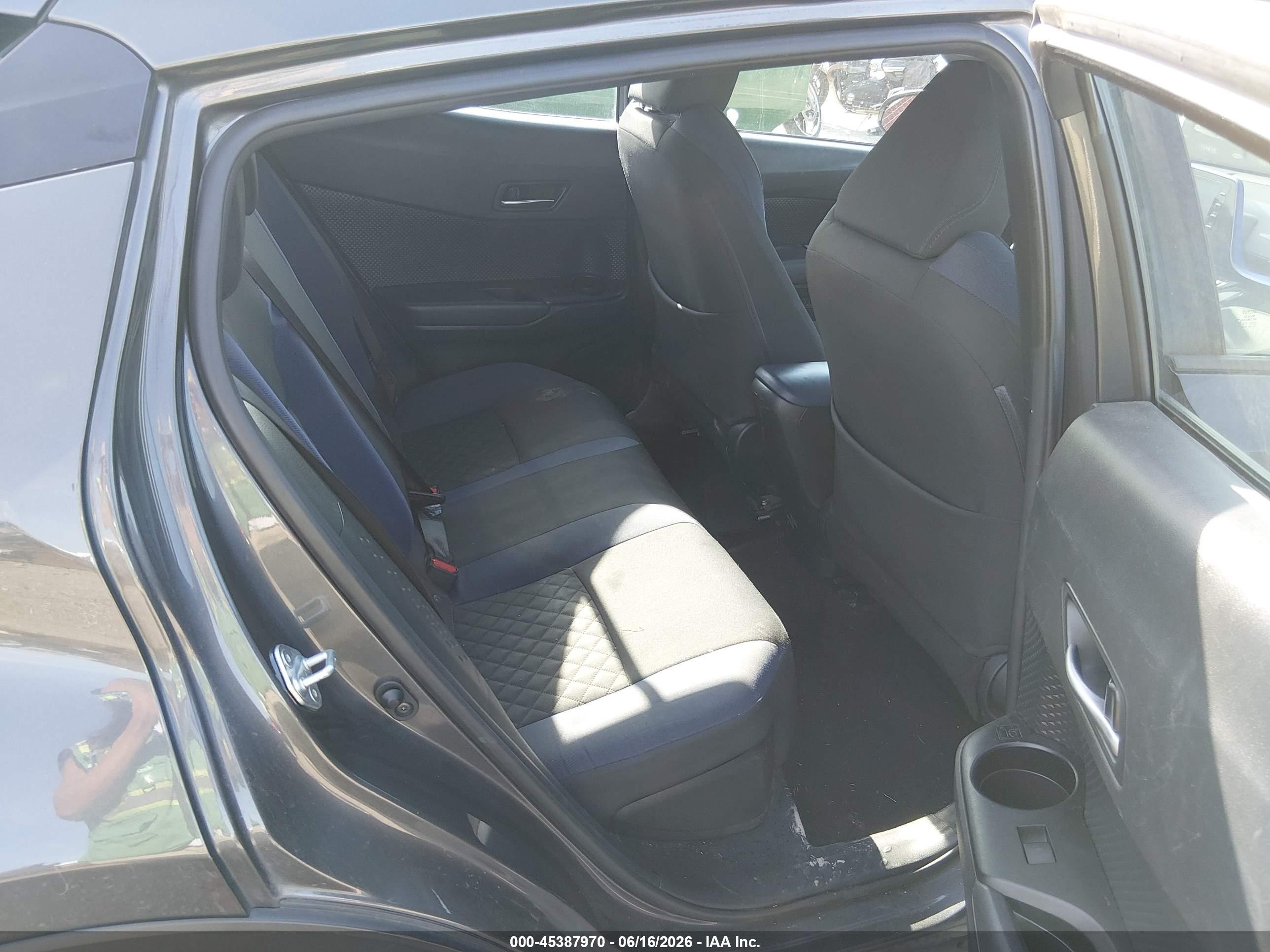 2021 Toyota C-HR VIN NMTKHMBX4MR123157 IAAI salvage auction — Side, Salvage (Kansas), sold $7,000 on 2026-09-10 (photo 8)