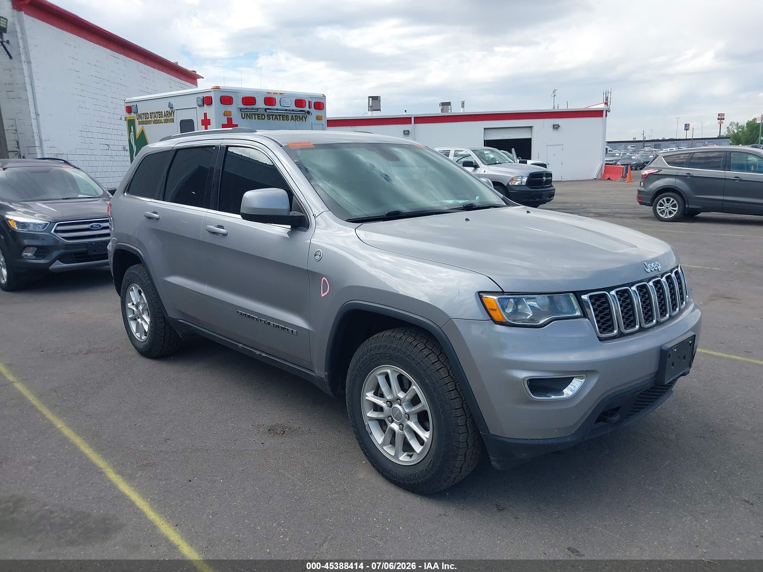2018 Jeep Grand Cherokee VIN 1C4RJFAG5JC452609 — IAAI salvage auction photo