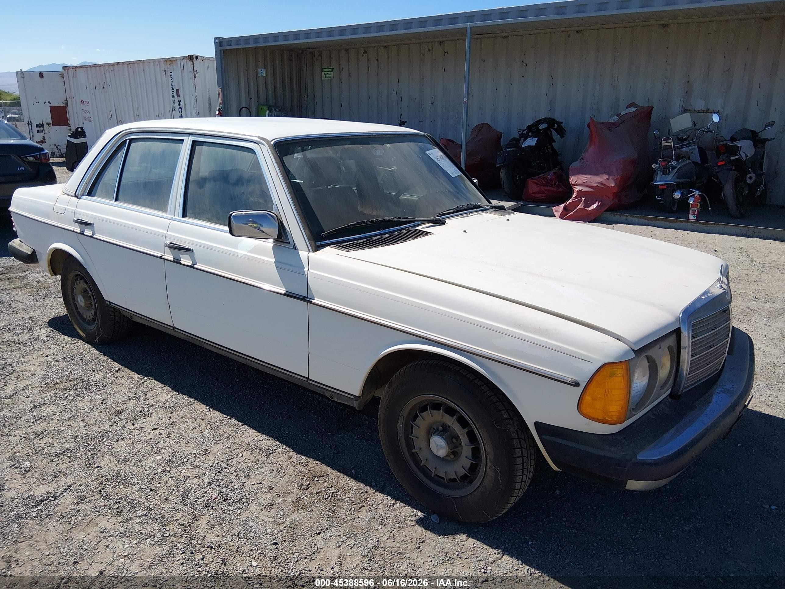 1984 Mercedes-Benz 300 VIN WDBAB33A4EA161858 IAAI salvage auction — Normal Wear, Clear (California), sold $1,950 on 2026-07-09 (photo 1)