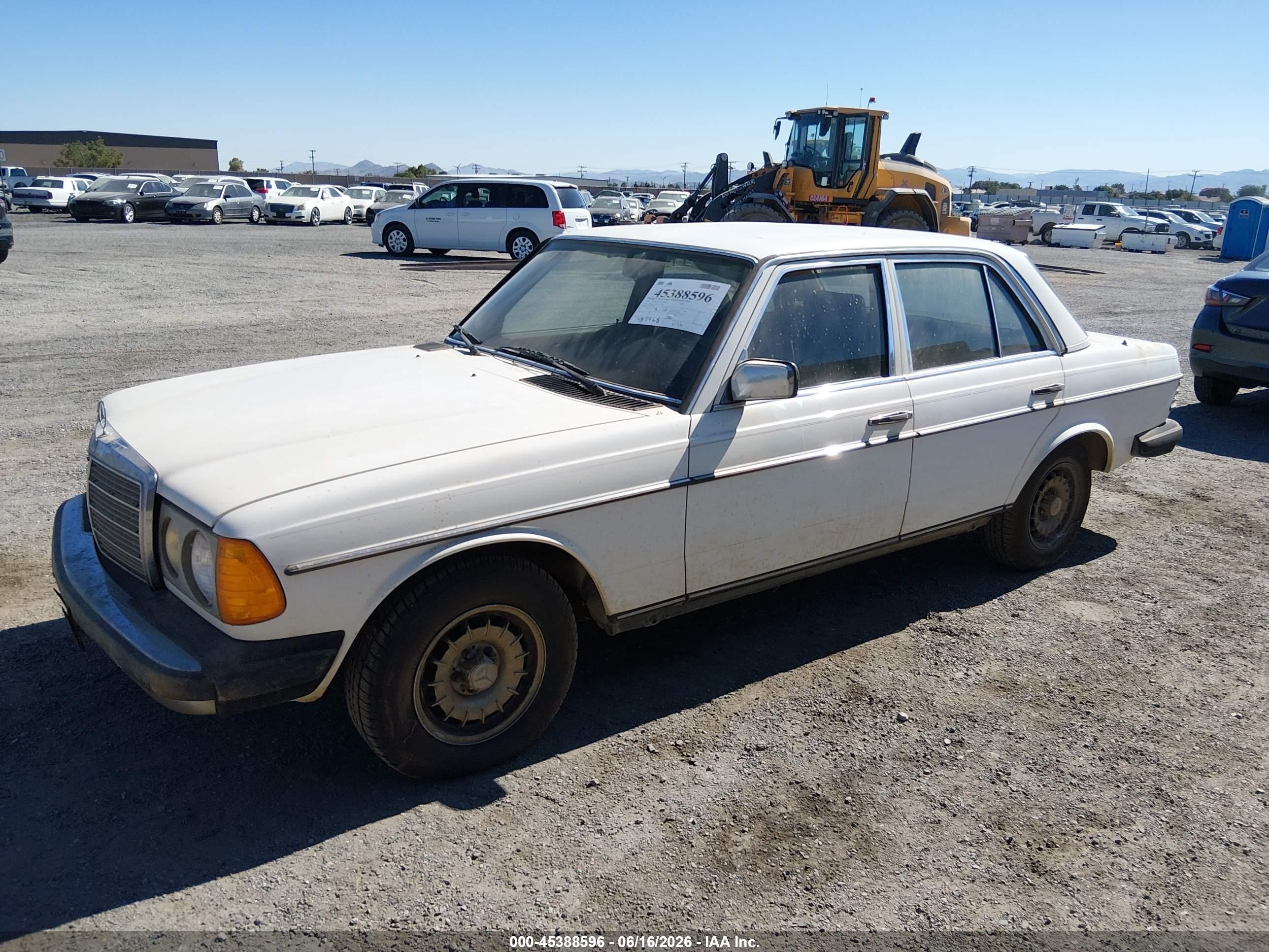 1984 Mercedes-Benz 300 VIN WDBAB33A4EA161858 IAAI salvage auction — Normal Wear, Clear (California), sold $1,950 on 2026-07-09 (photo 2)