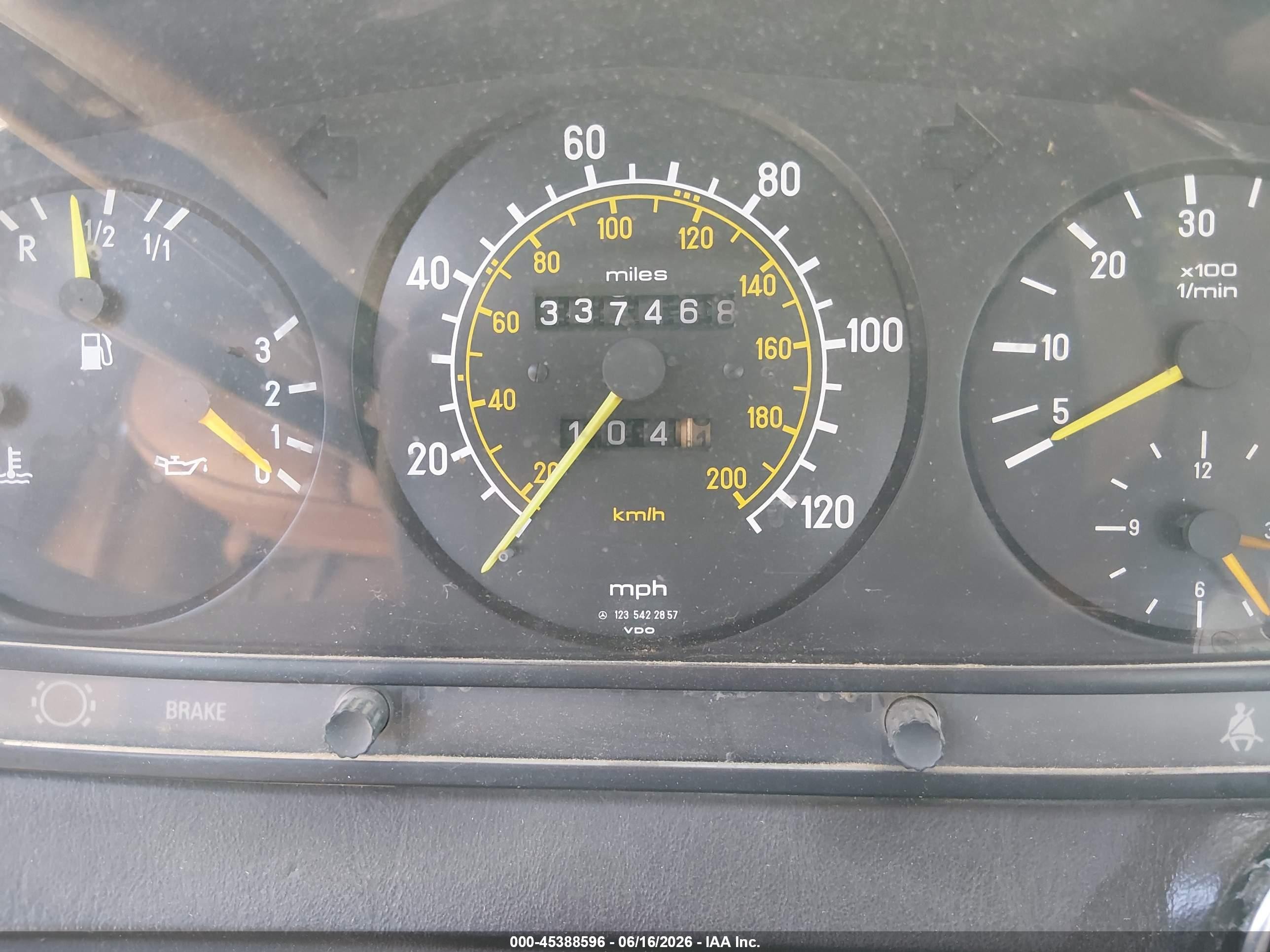 1984 Mercedes-Benz 300 VIN WDBAB33A4EA161858 IAAI salvage auction — Normal Wear, Clear (California), sold $1,950 on 2026-07-09 (photo 7)