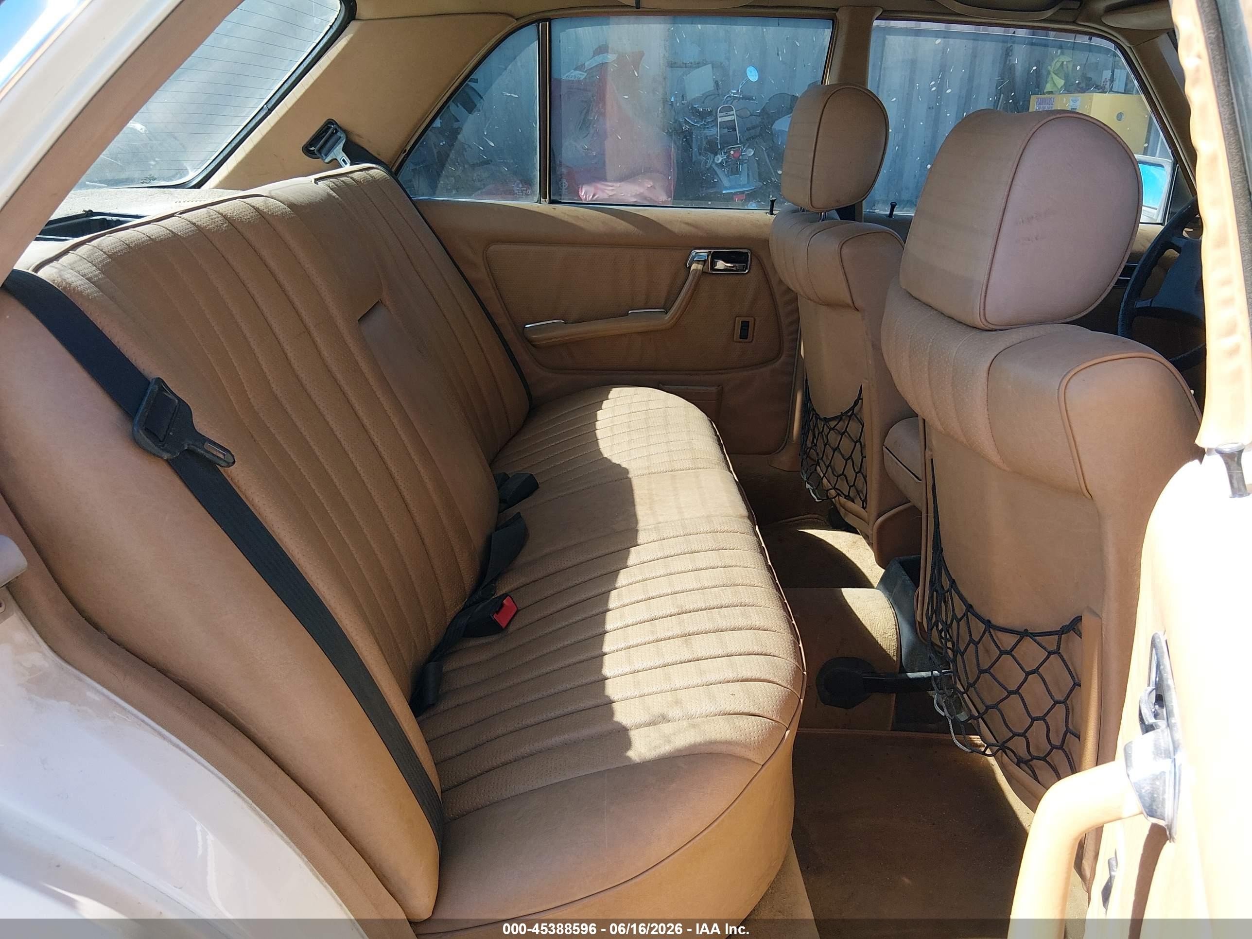 1984 Mercedes-Benz 300 VIN WDBAB33A4EA161858 IAAI salvage auction — Normal Wear, Clear (California), sold $1,950 on 2026-07-09 (photo 8)