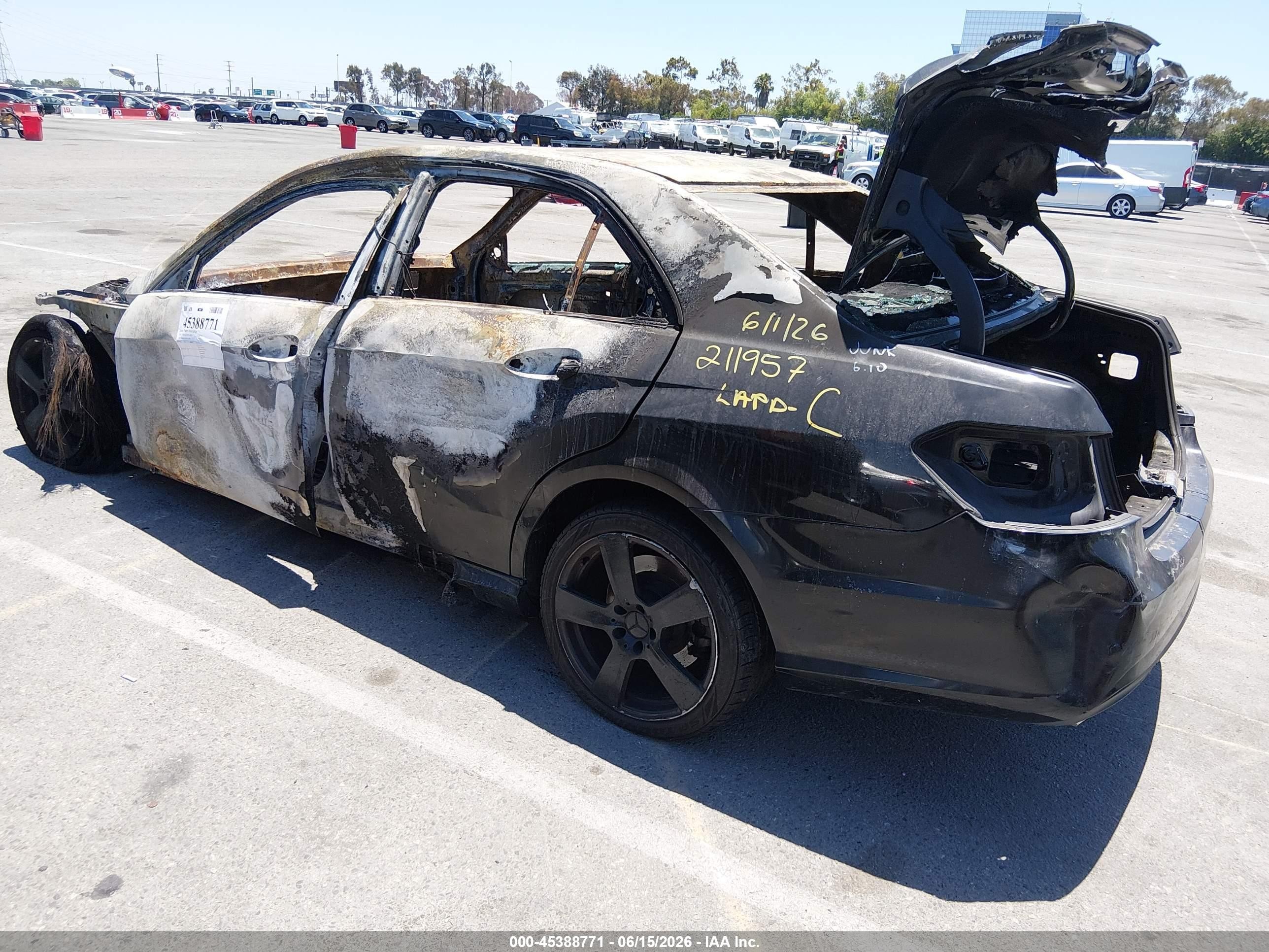 2010 Mercedes-Benz E-Class VIN WDDHF7CB2AA119810 IAAI salvage auction — Burn, Non-Repairable (California), sold $250 on 2026-07-09 (photo 3)