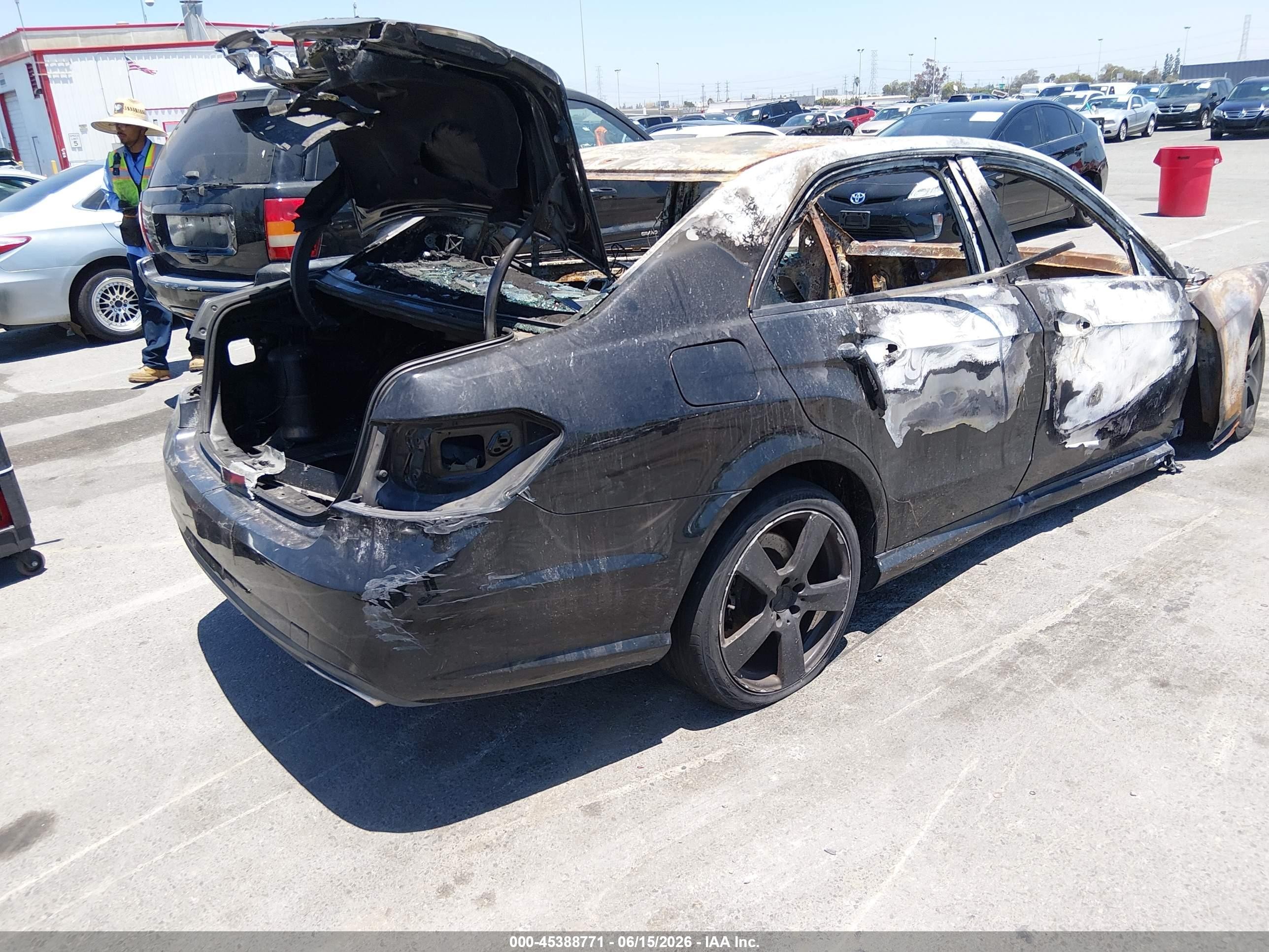 2010 Mercedes-Benz E-Class VIN WDDHF7CB2AA119810 IAAI salvage auction — Burn, Non-Repairable (California), sold $250 on 2026-07-09 (photo 4)