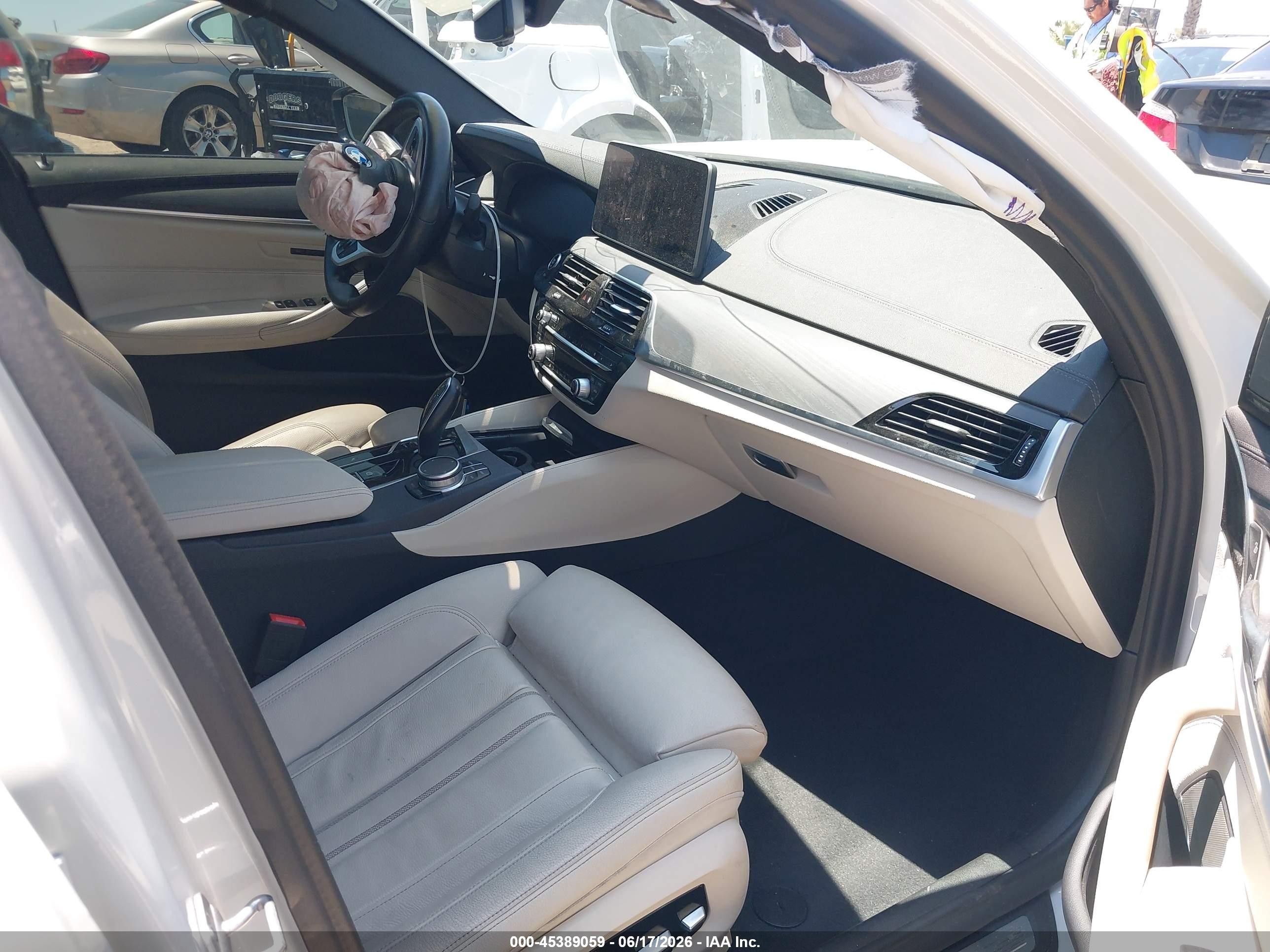 2022 BMW VIN WBA13BK05NCJ62066 IAAI salvage auction — Front & Rear, Salvage (California), sold $12,750 on 2026-09-09 (photo 5)