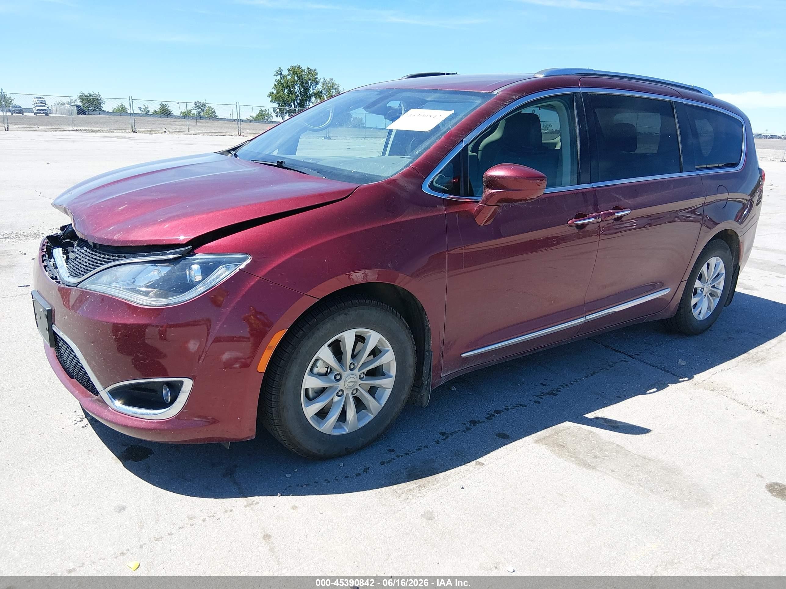 2018 Chrysler Pacifica VIN 2C4RC1BG7JR277525 IAAI salvage auction — Front End, Wait Title, sold $2,050 on 2026-09-21 (photo 2)