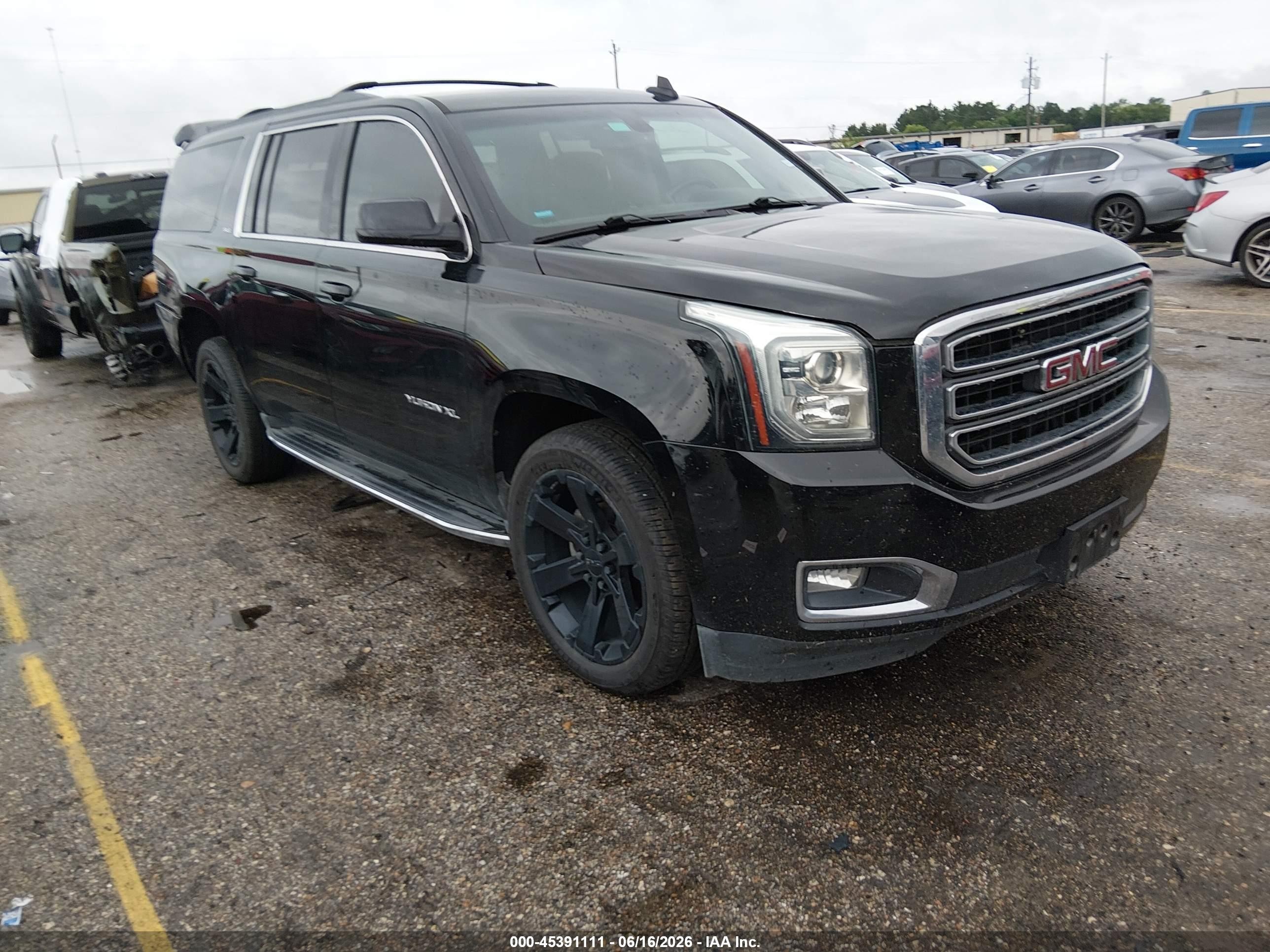2018 GMC Yukon XL VIN 1GKS1FKC7JR378334 — IAAI salvage auction photo