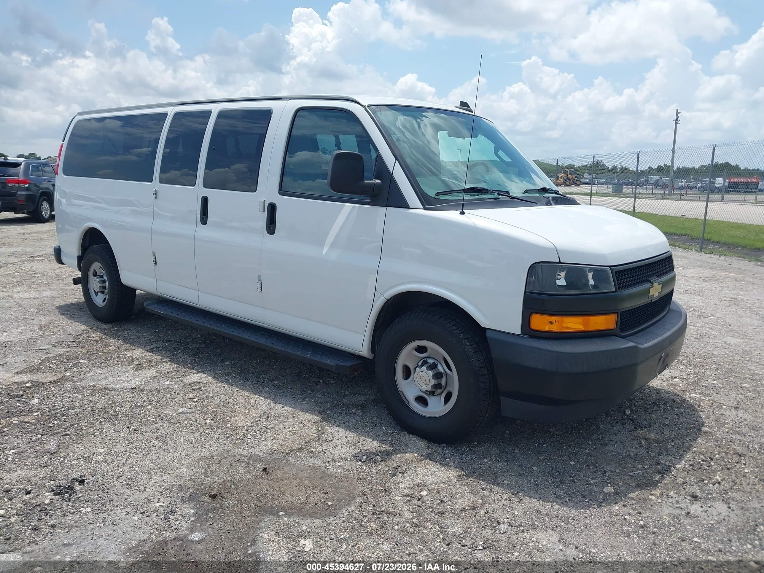 2019 Chevrolet Express 3500 VIN 1GAZGNFG2K1334007 — IAAI salvage auction photo