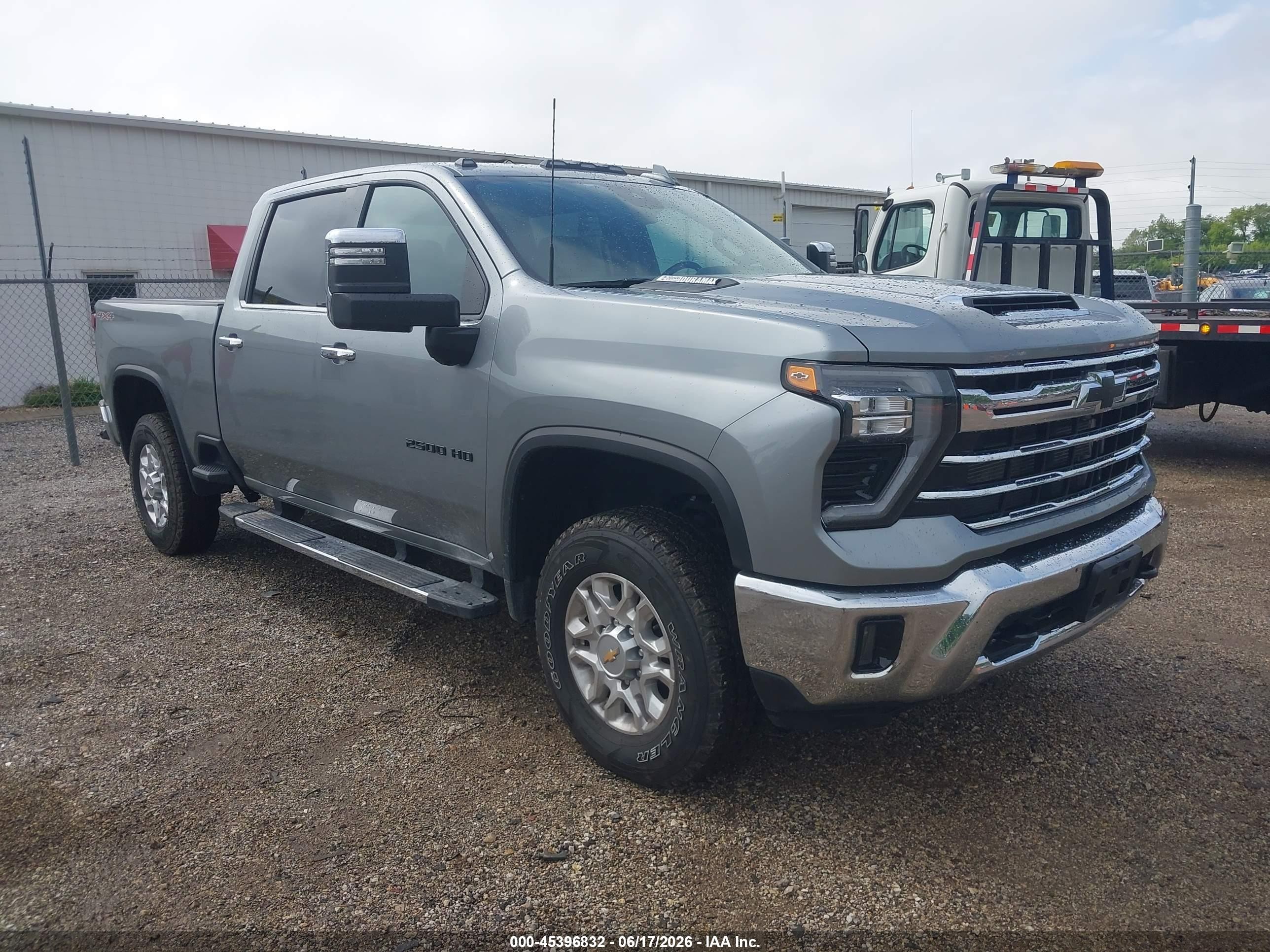2024 Chevrolet Silverado 2500 VIN 2GC4YPEY2R1135323 — IAAI salvage auction photo