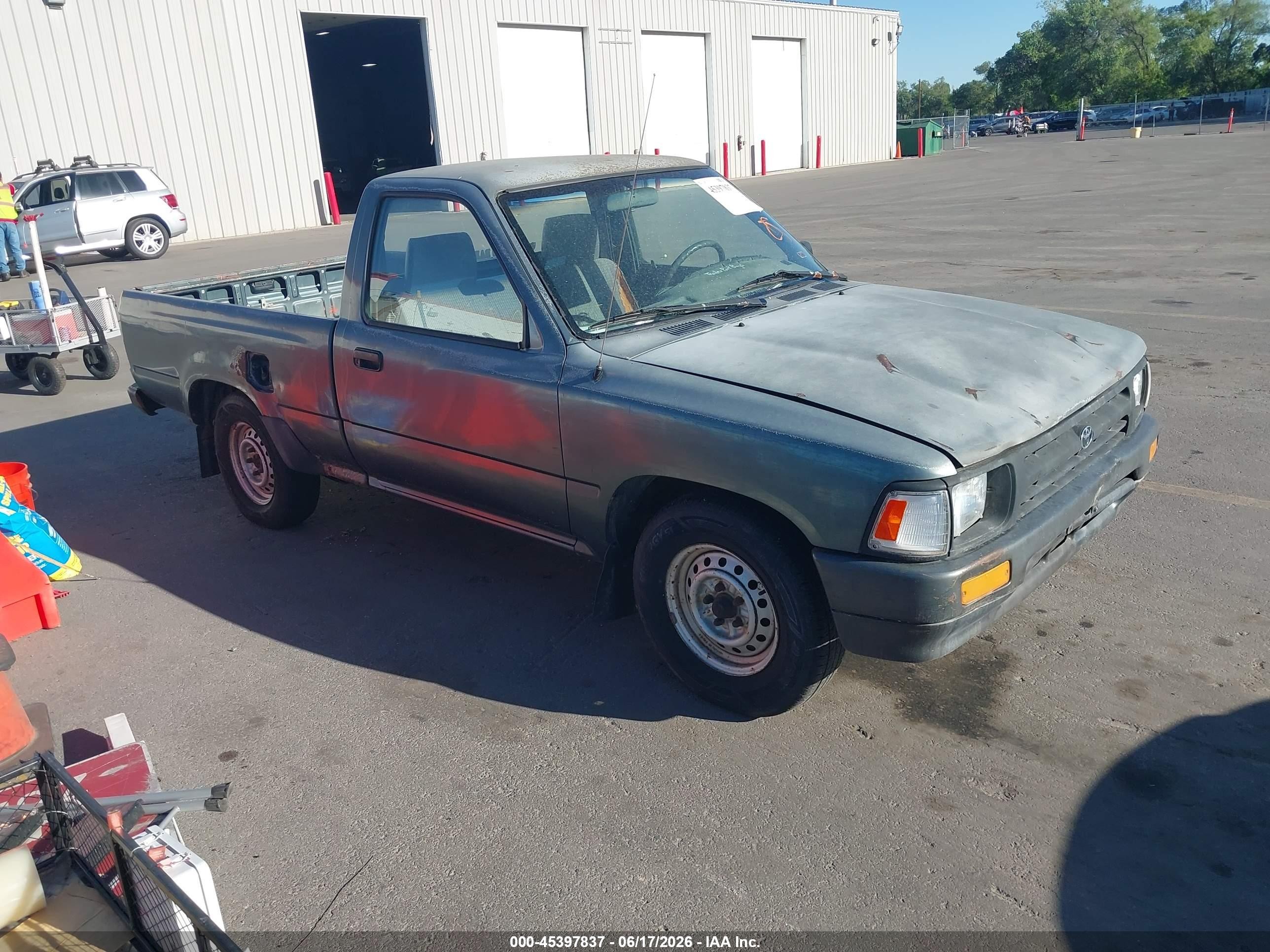 1993 Toyota Pickup VIN 4TARN81A3PZ102831 IAAI salvage auction — Normal Wear, Clear (Utah), sold $1,125 on 2026-07-09 (photo 1)