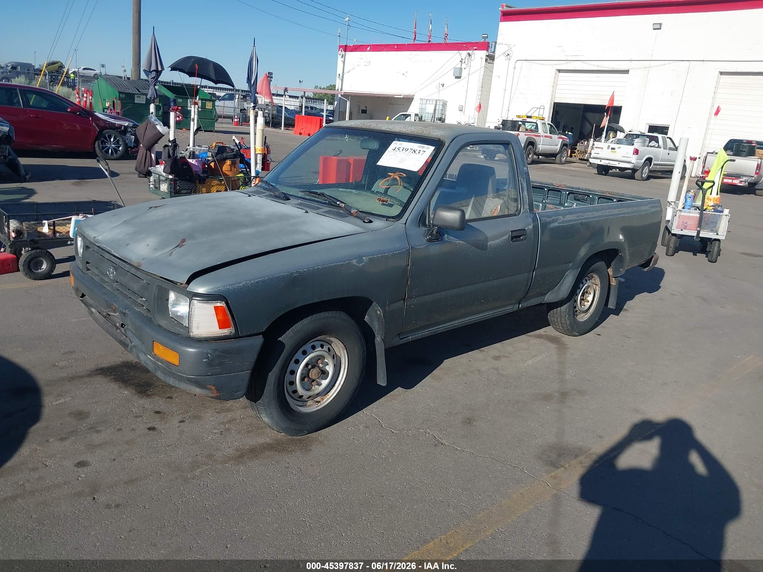 1993 Toyota Pickup VIN 4TARN81A3PZ102831 IAAI salvage auction — Normal Wear, Clear (Utah), sold $1,125 on 2026-07-09 (photo 2)