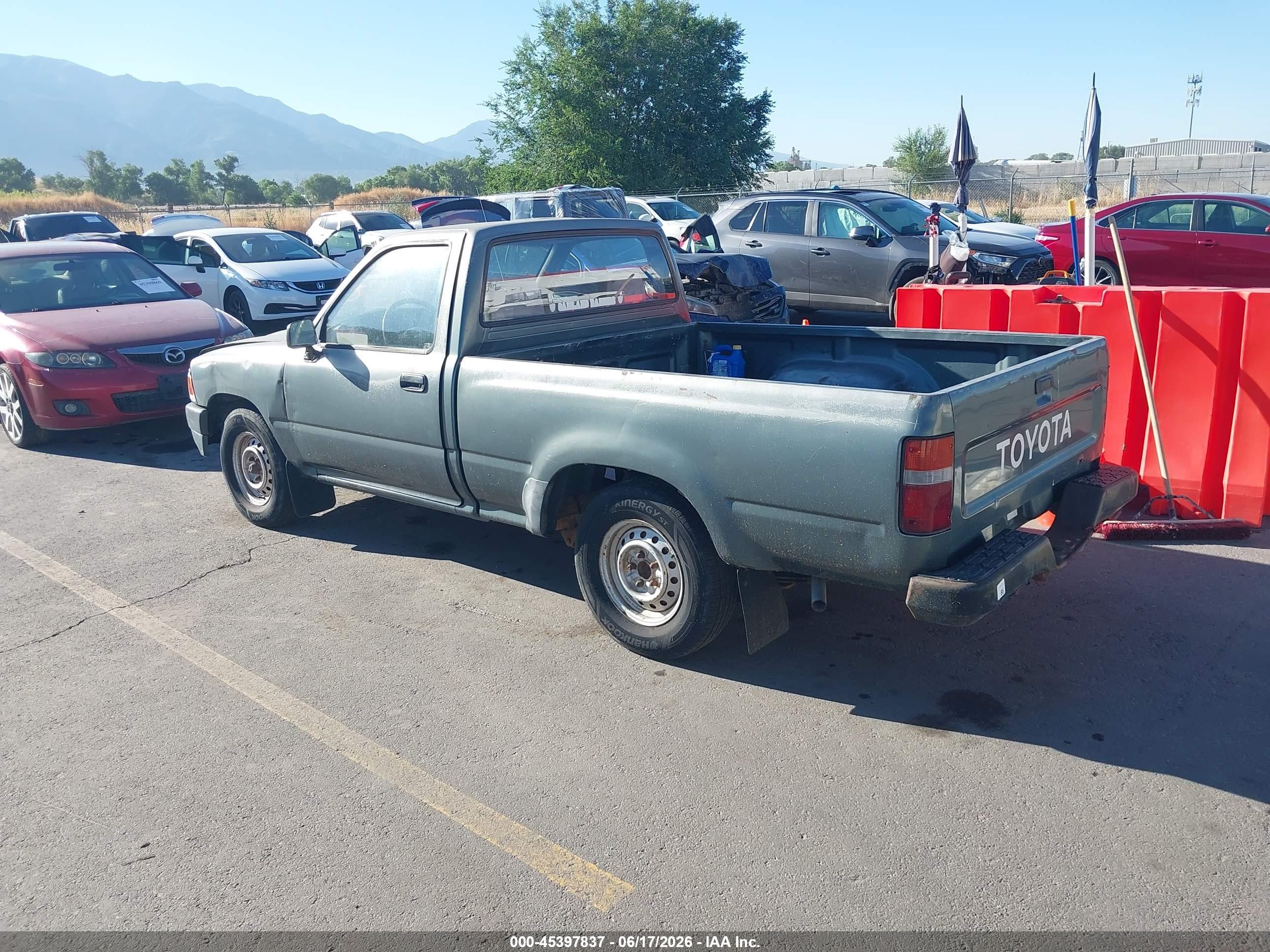 1993 Toyota Pickup VIN 4TARN81A3PZ102831 IAAI salvage auction — Normal Wear, Clear (Utah), sold $1,125 on 2026-07-09 (photo 3)