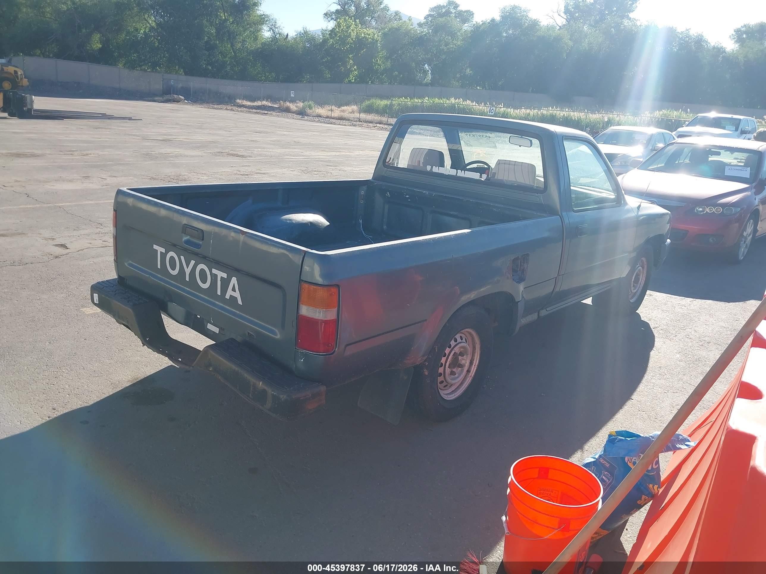 1993 Toyota Pickup VIN 4TARN81A3PZ102831 IAAI salvage auction — Normal Wear, Clear (Utah), sold $1,125 on 2026-07-09 (photo 4)