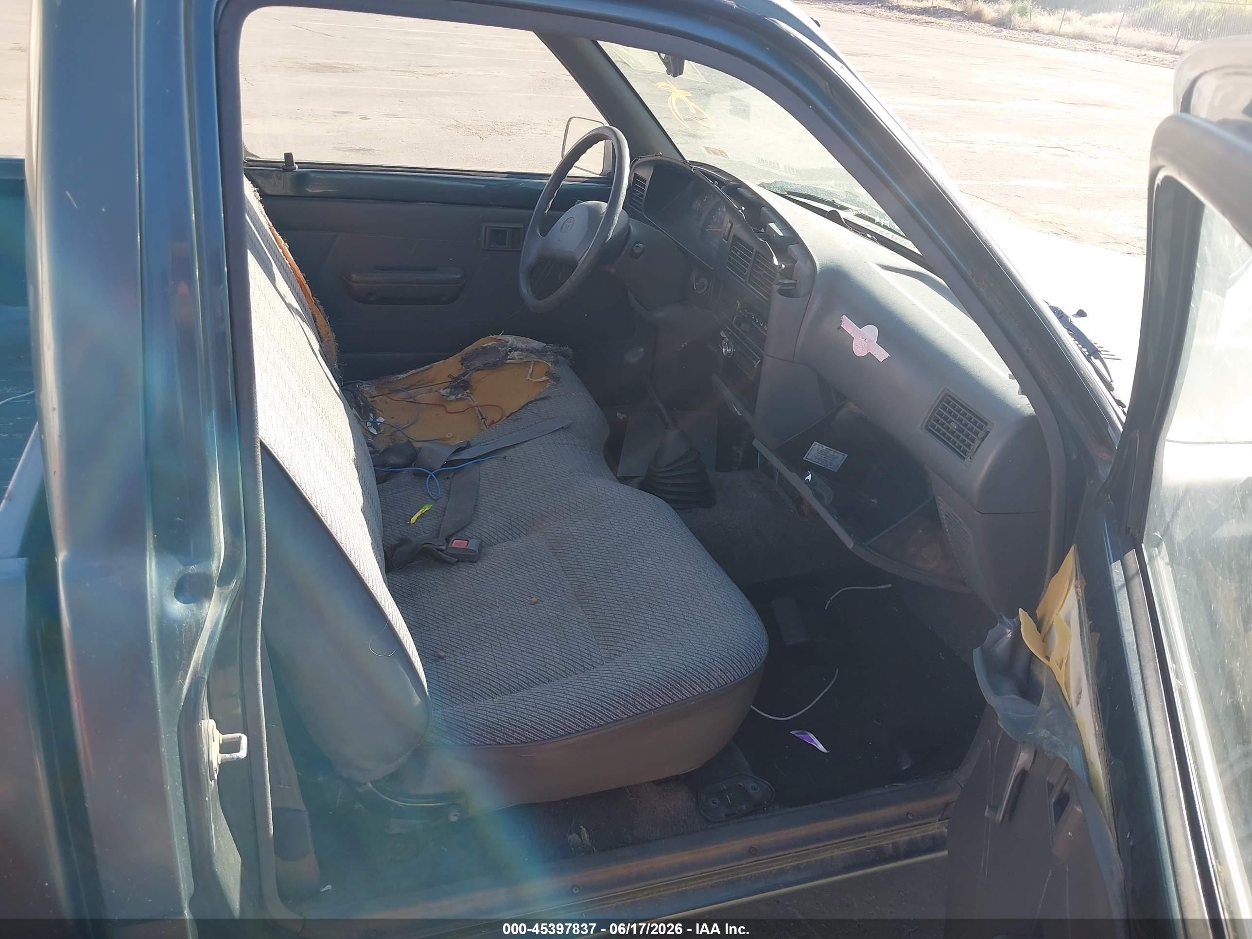 1993 Toyota Pickup VIN 4TARN81A3PZ102831 IAAI salvage auction — Normal Wear, Clear (Utah), sold $1,125 on 2026-07-09 (photo 5)
